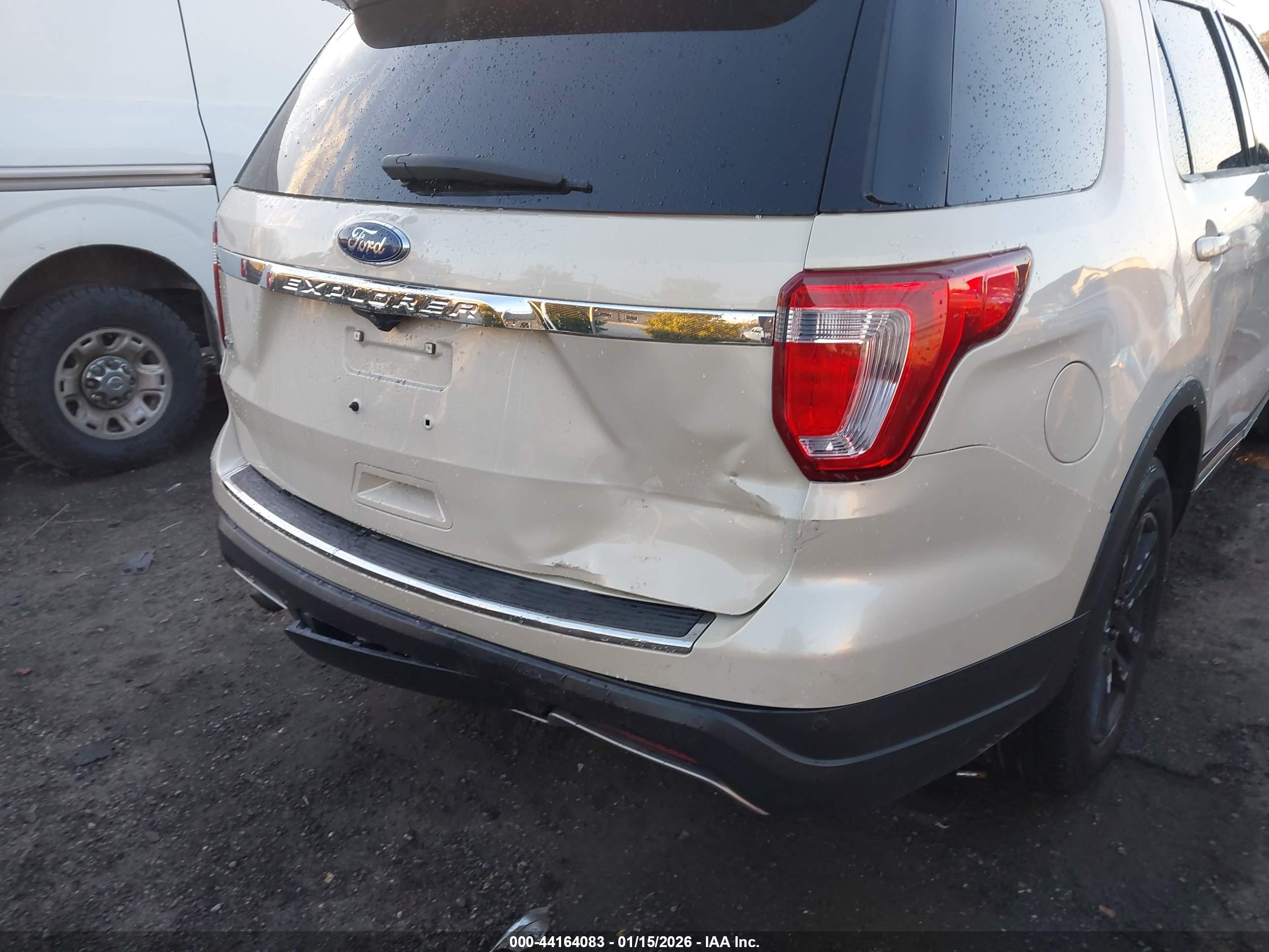 FORD EXPLORER image 6