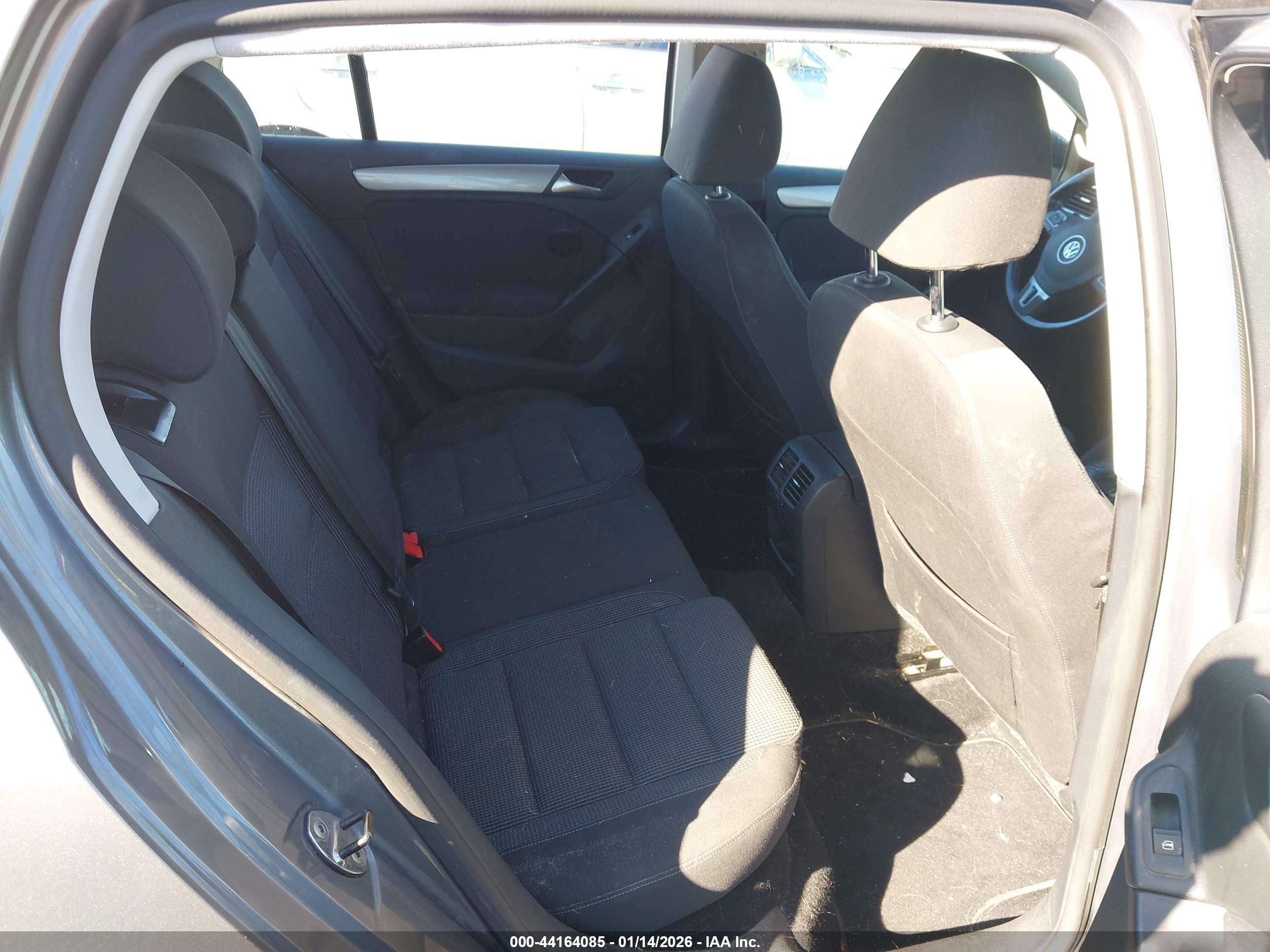 VOLKSWAGEN GOLF image 8