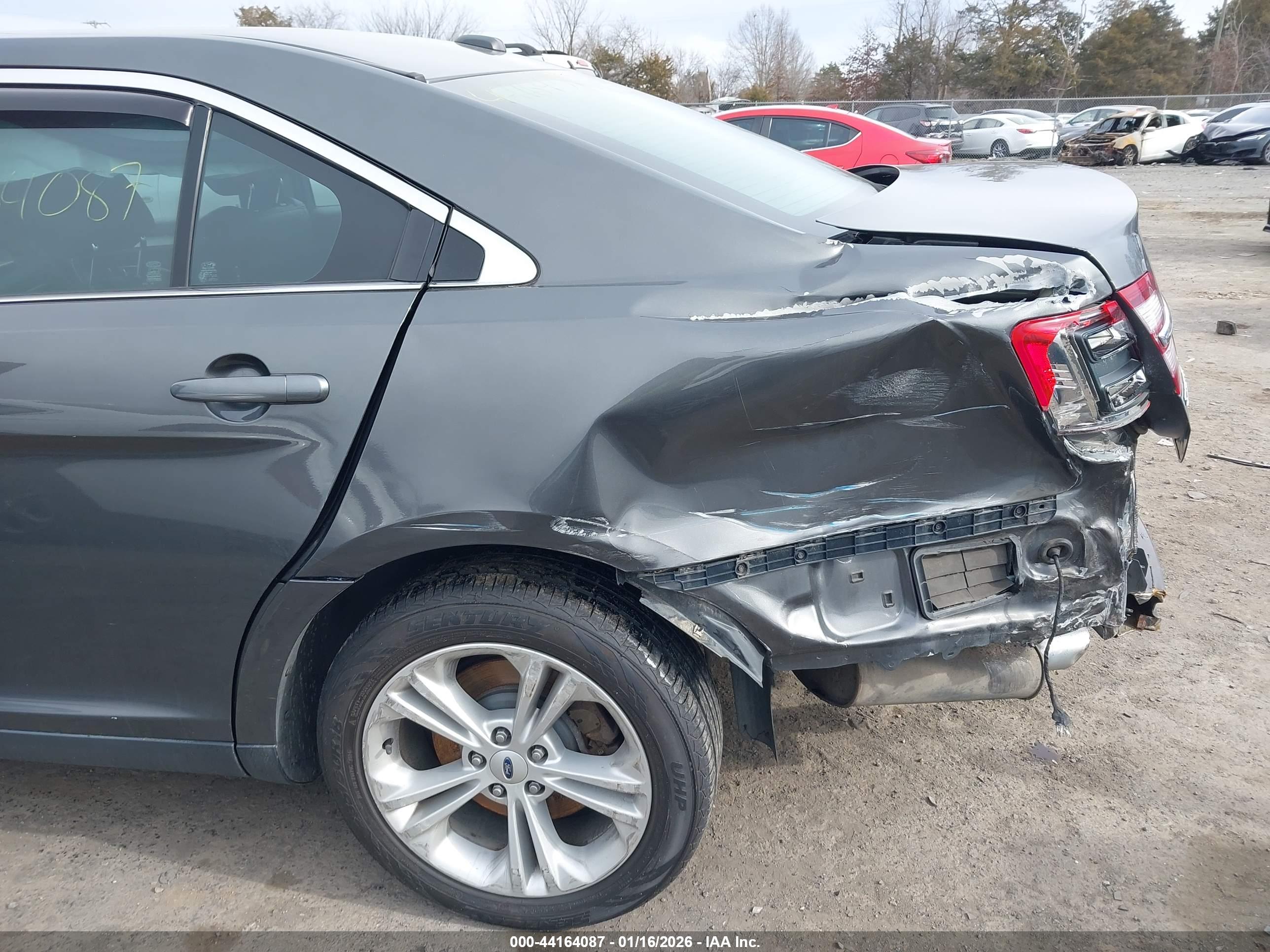 FORD TAURUS image 6
