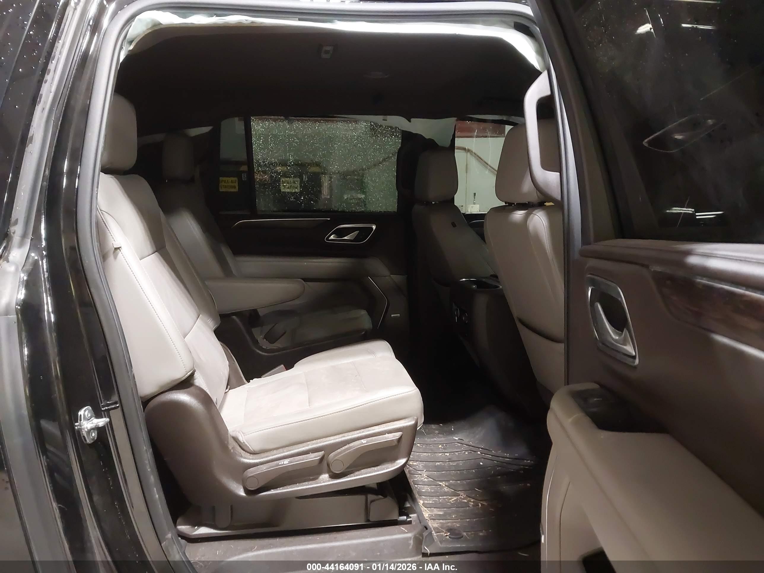 CHEVROLET SUBURBAN image 8