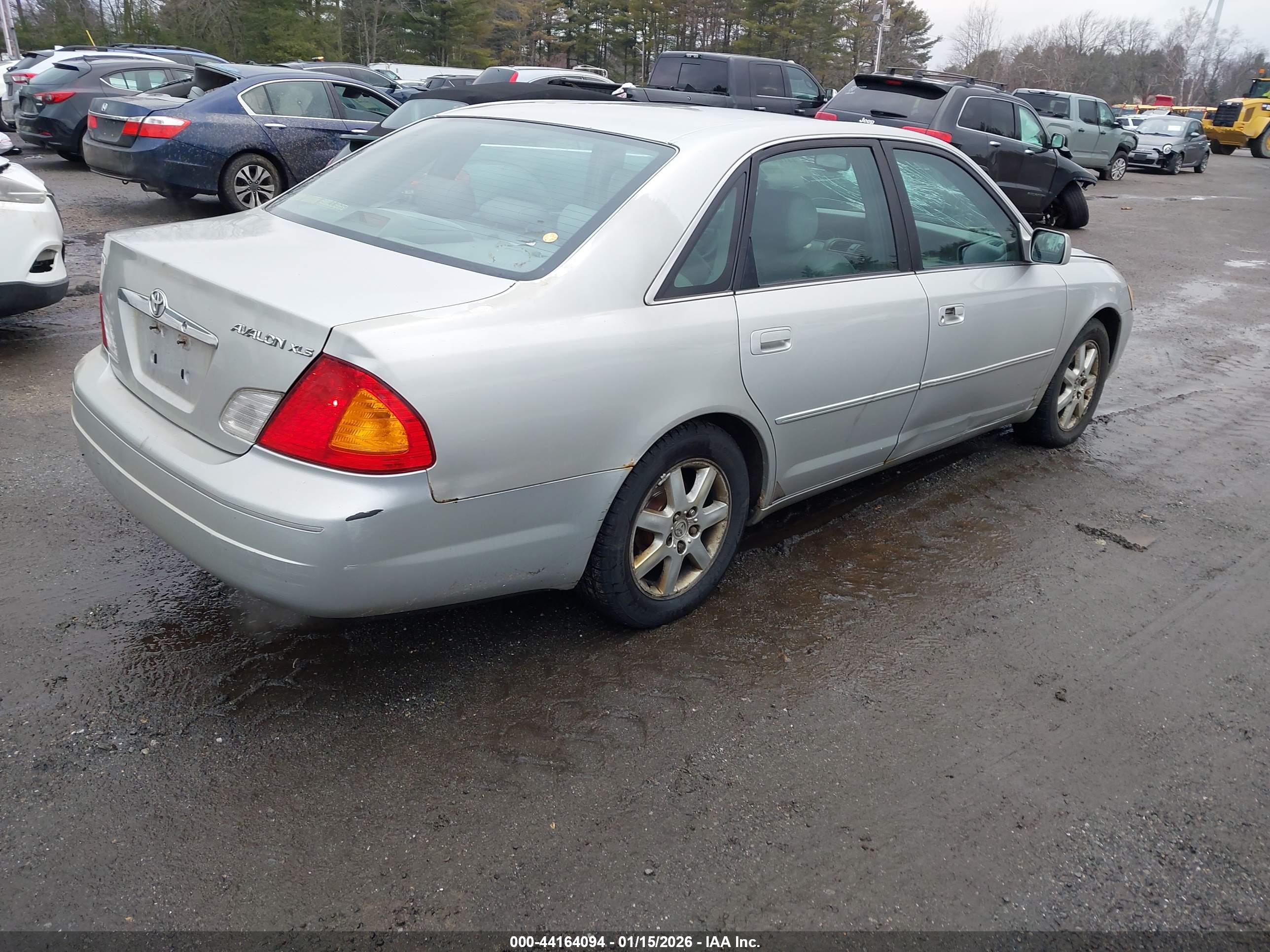 TOYOTA AVALON image 4