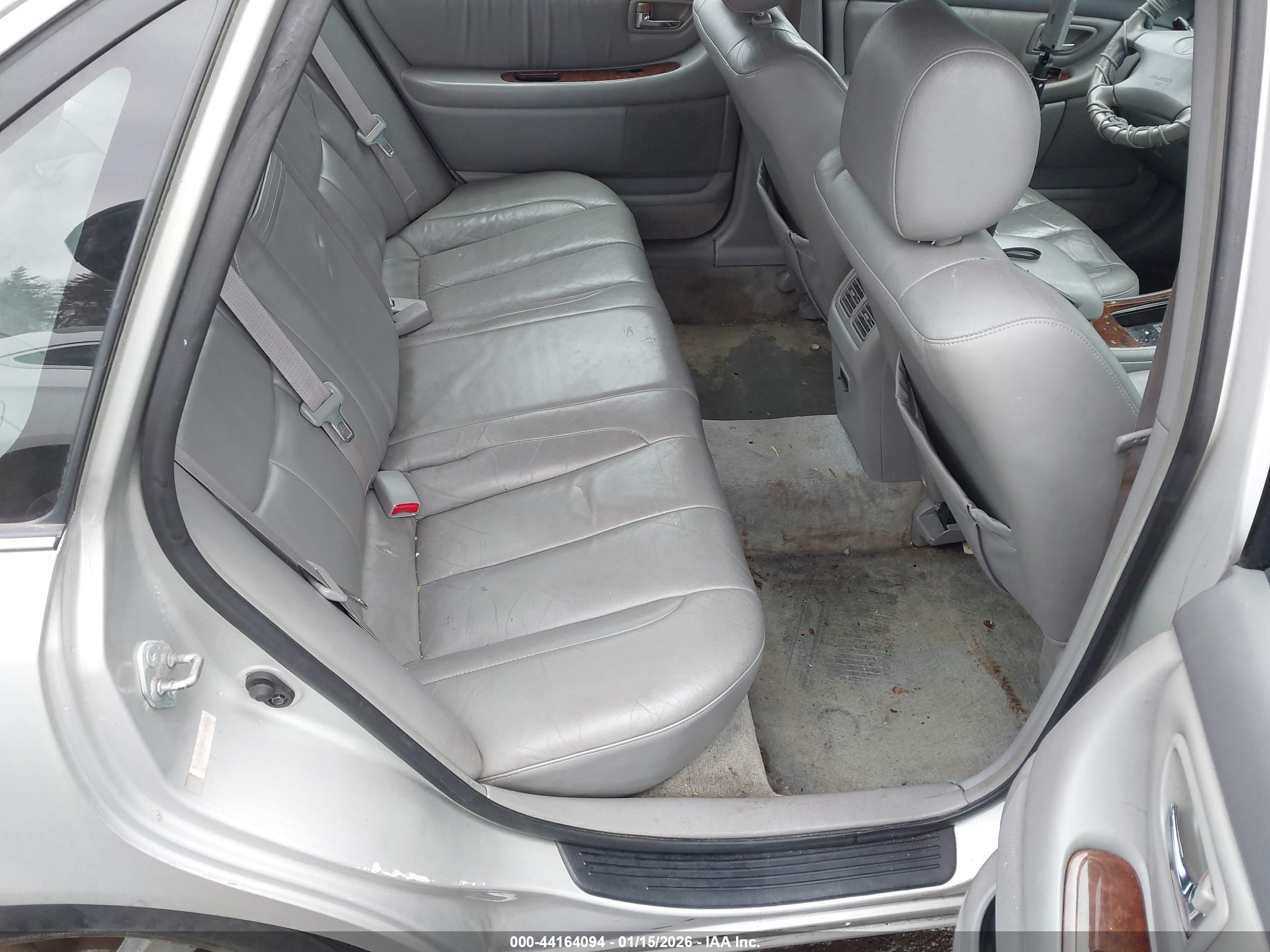 TOYOTA AVALON image 8