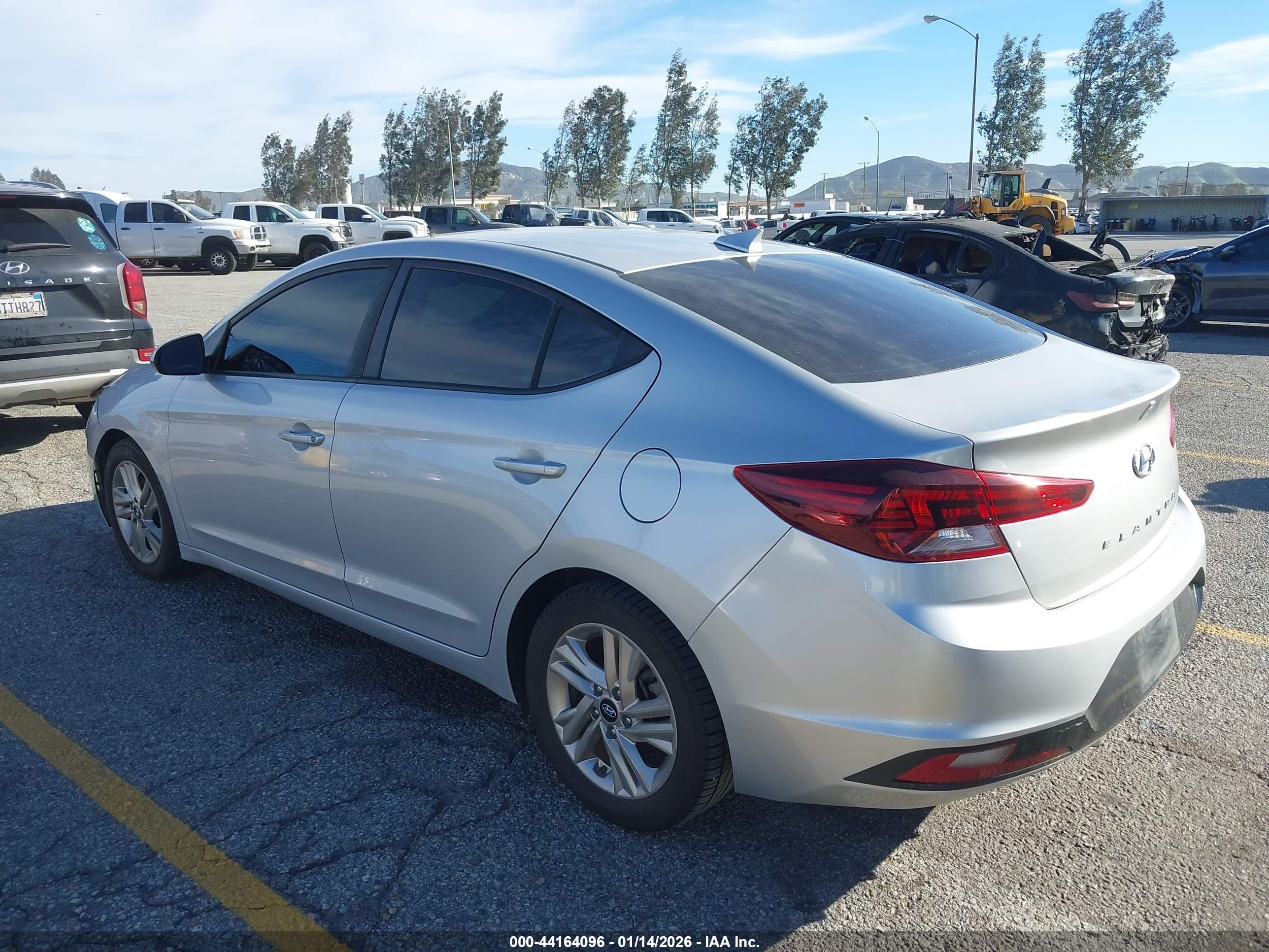 HYUNDAI ELANTRA image 3