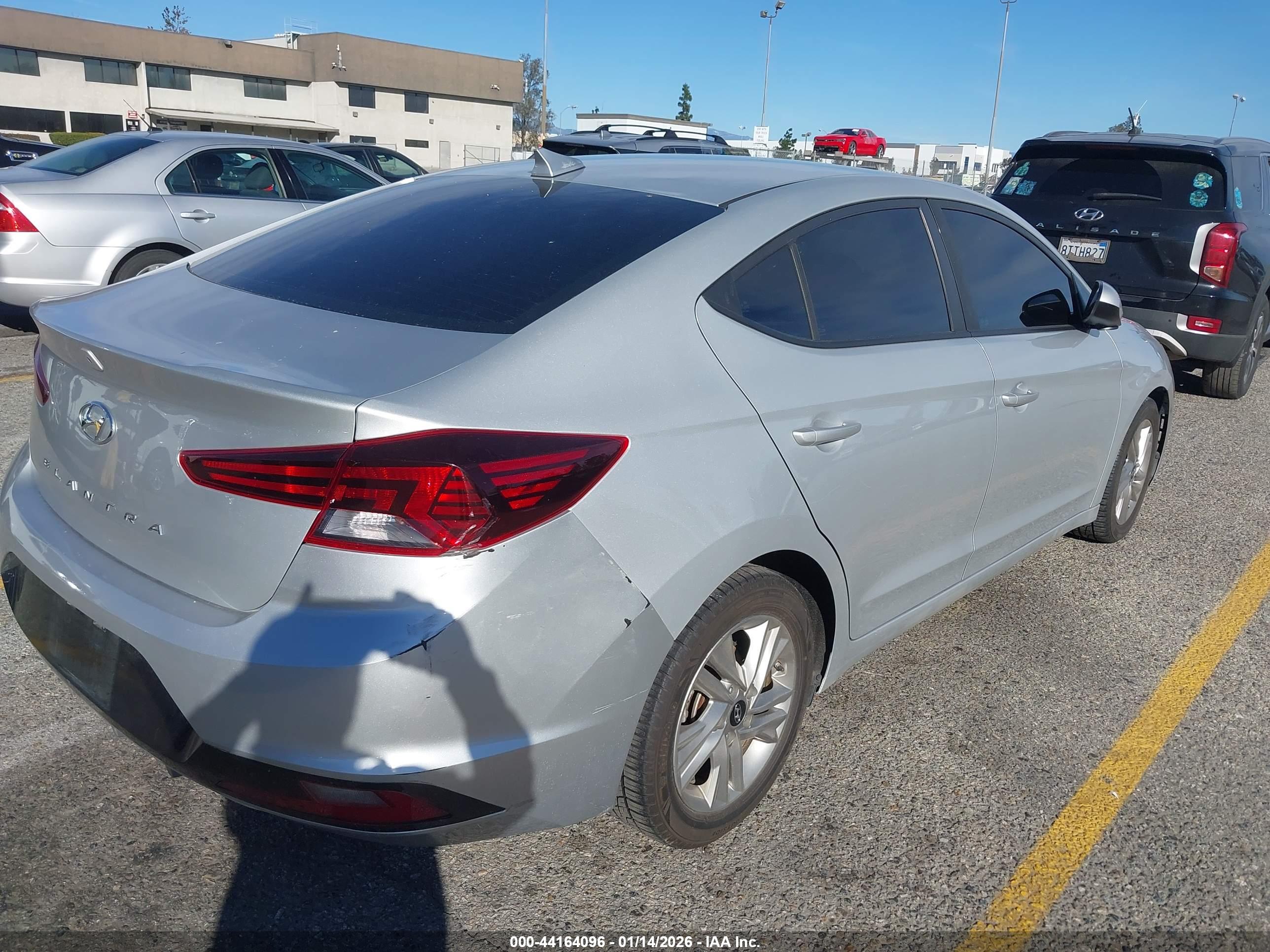 HYUNDAI ELANTRA image 4