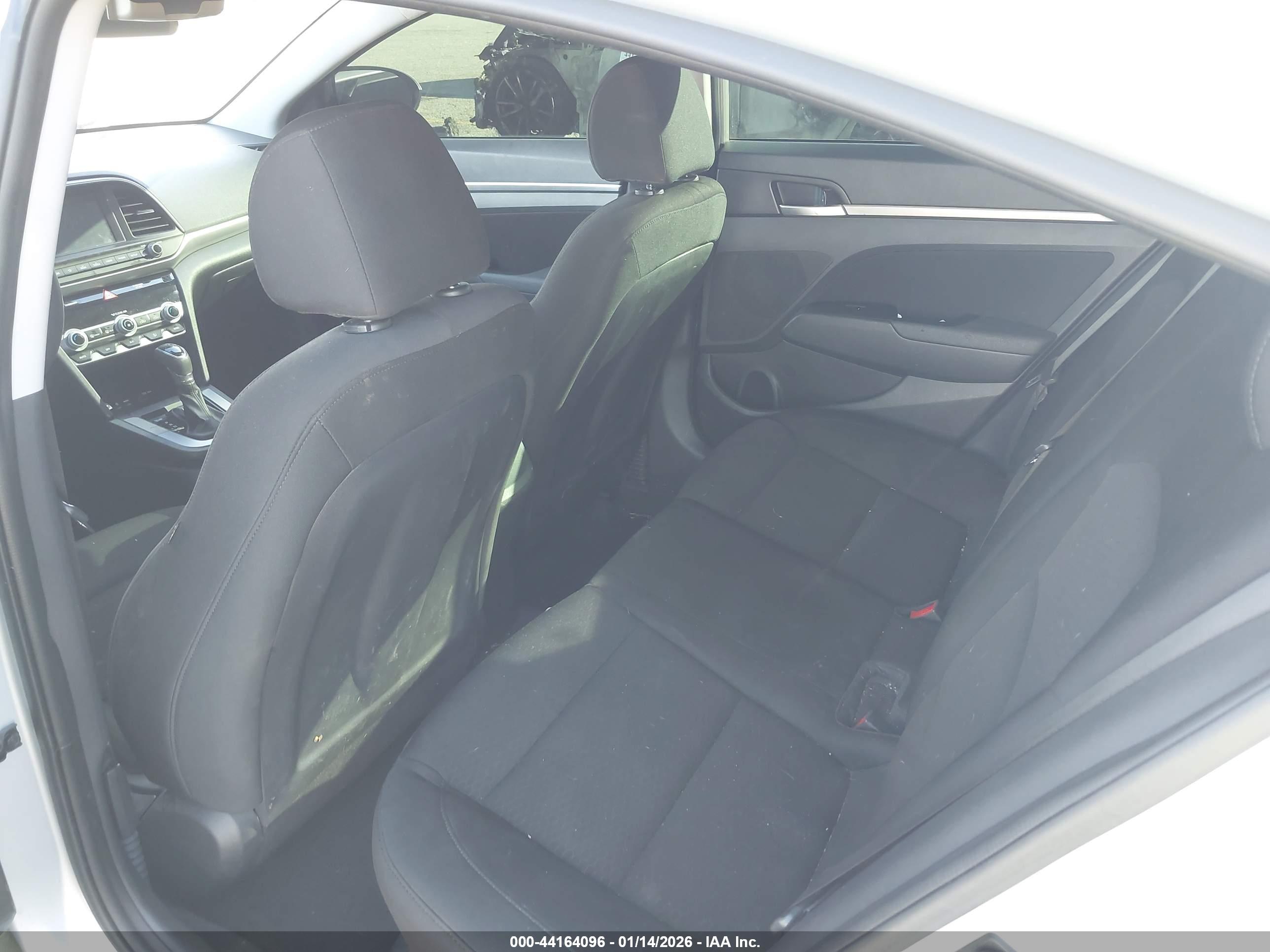 HYUNDAI ELANTRA image 8