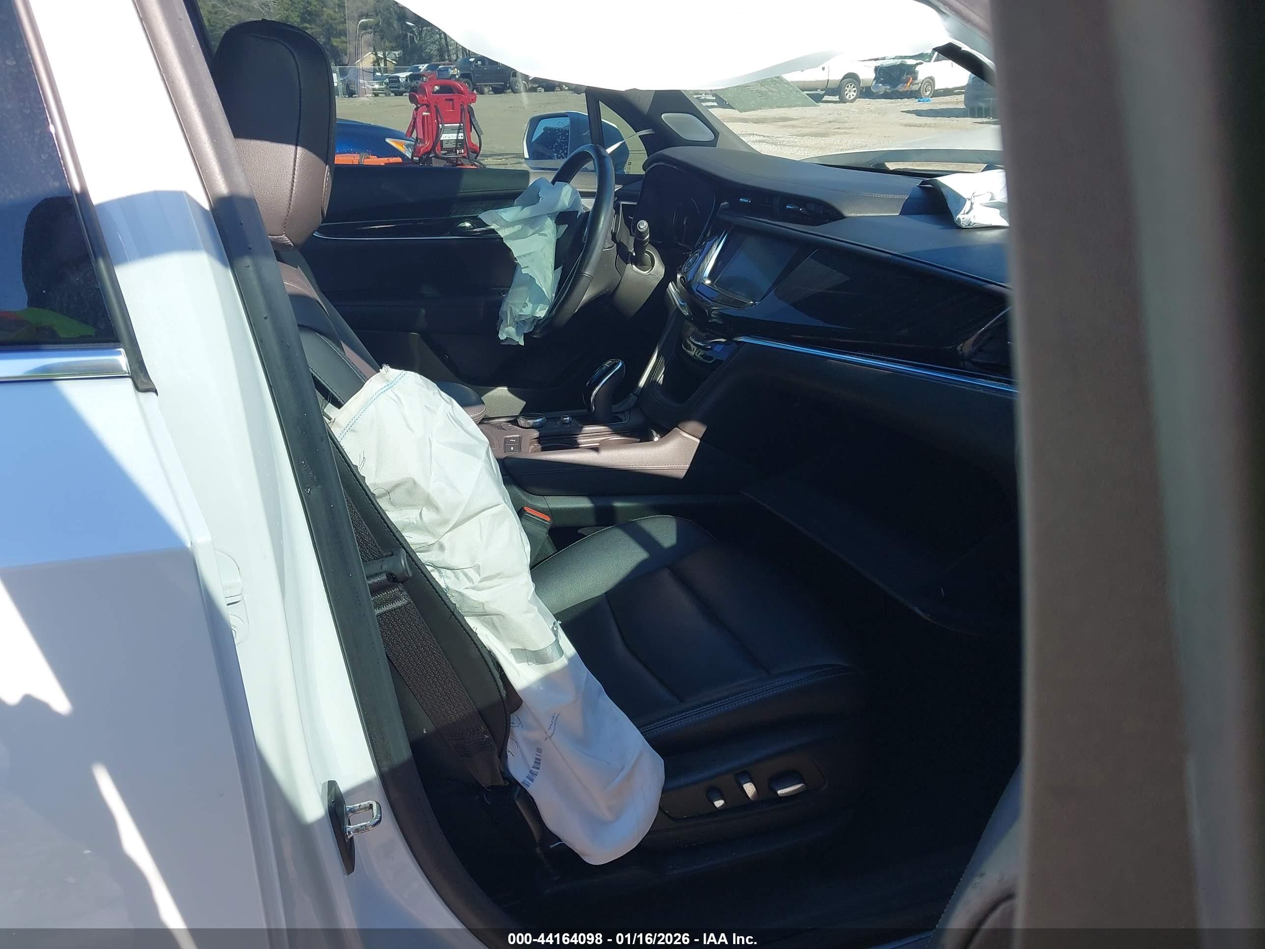 CADILLAC XT6 image 5