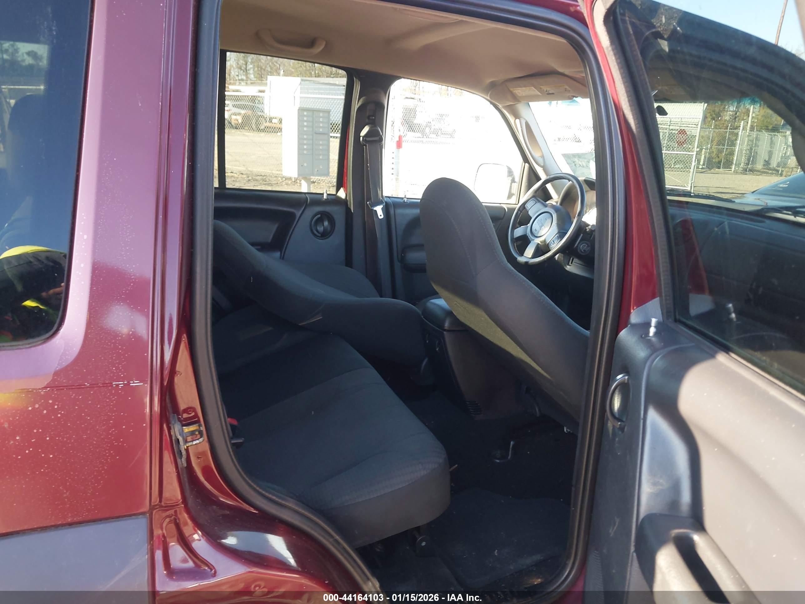 JEEP LIBERTY image 8