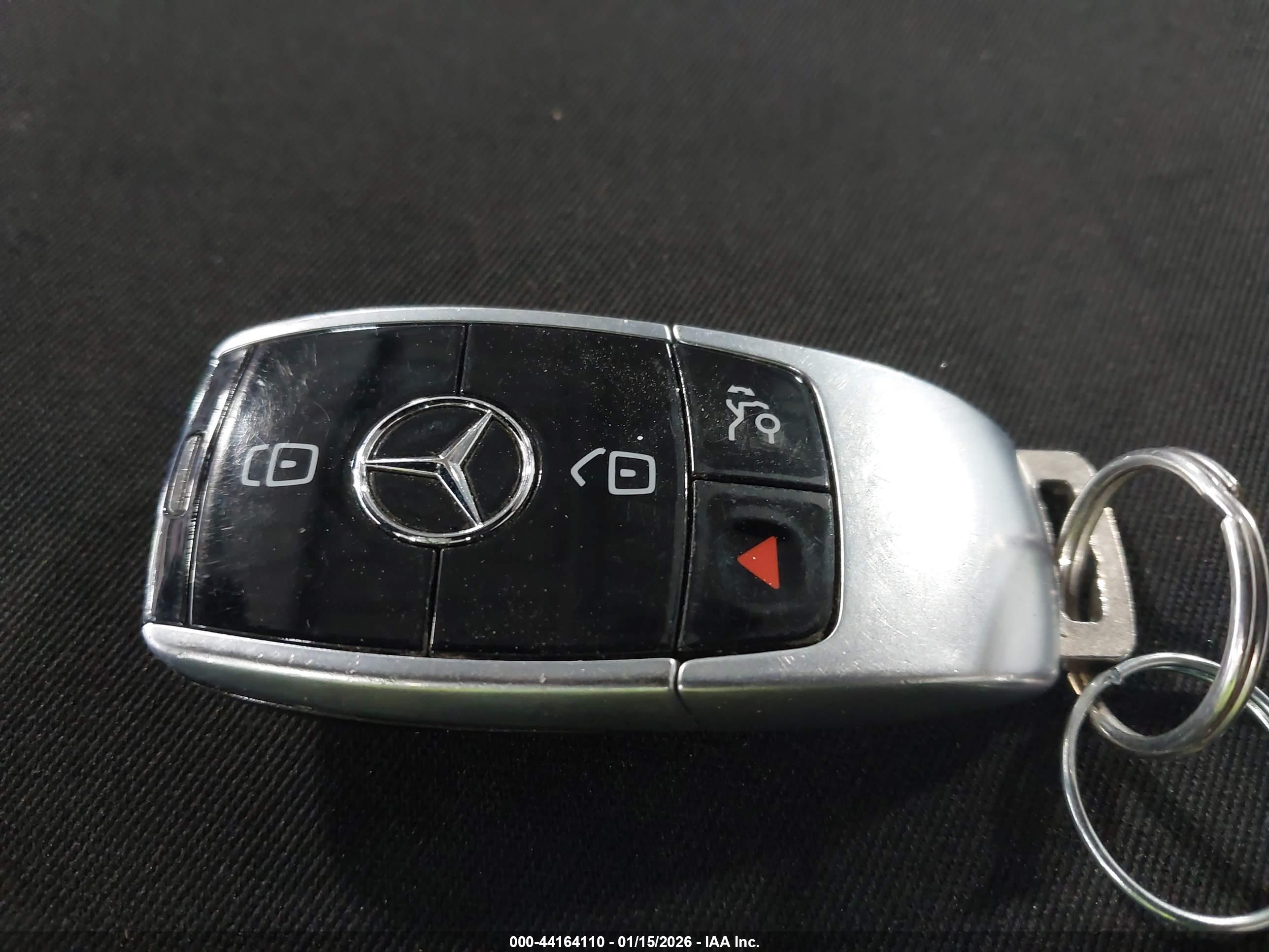 MERCEDES-BENZ E image 11