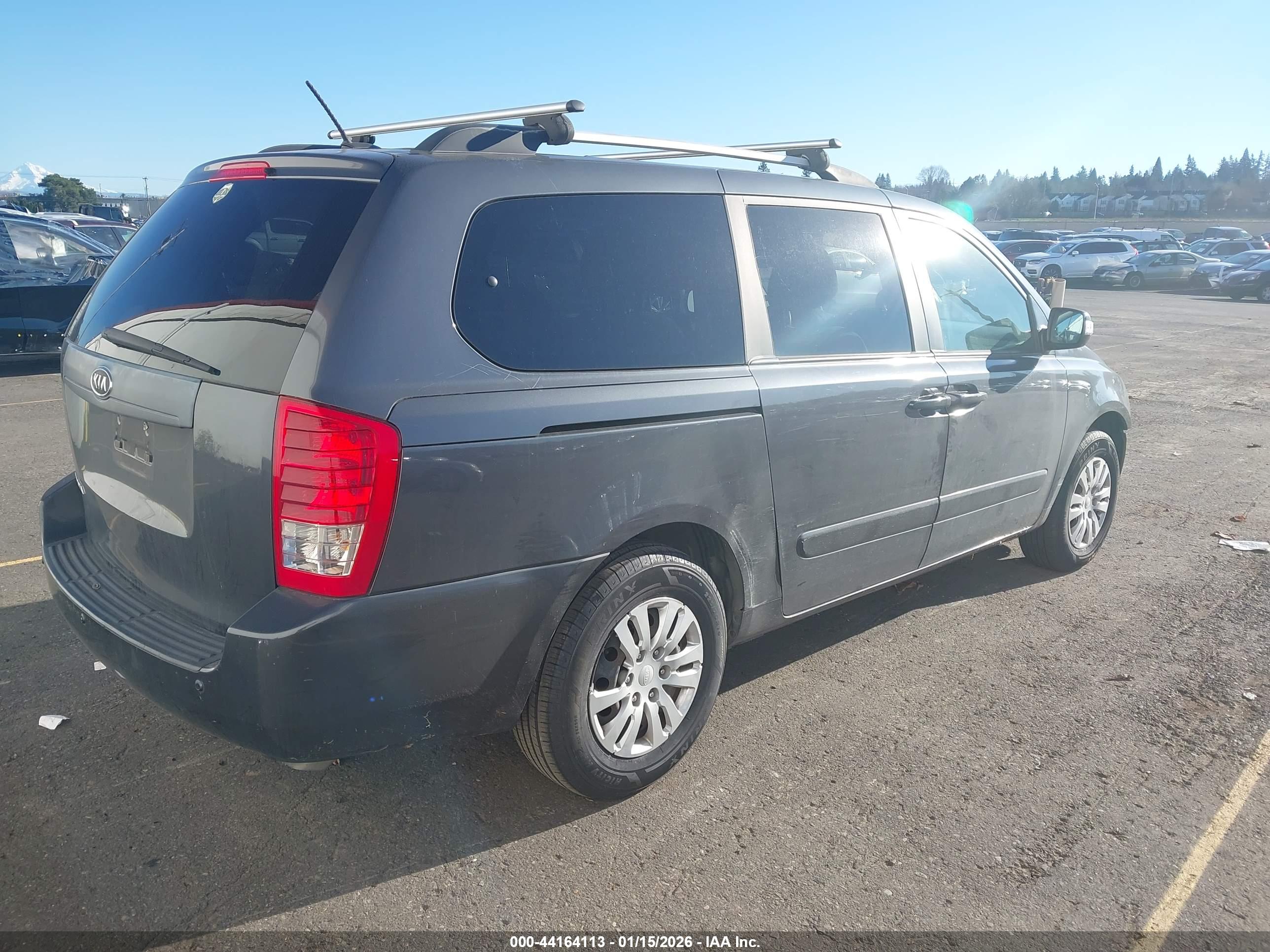 KIA SEDONA image 4