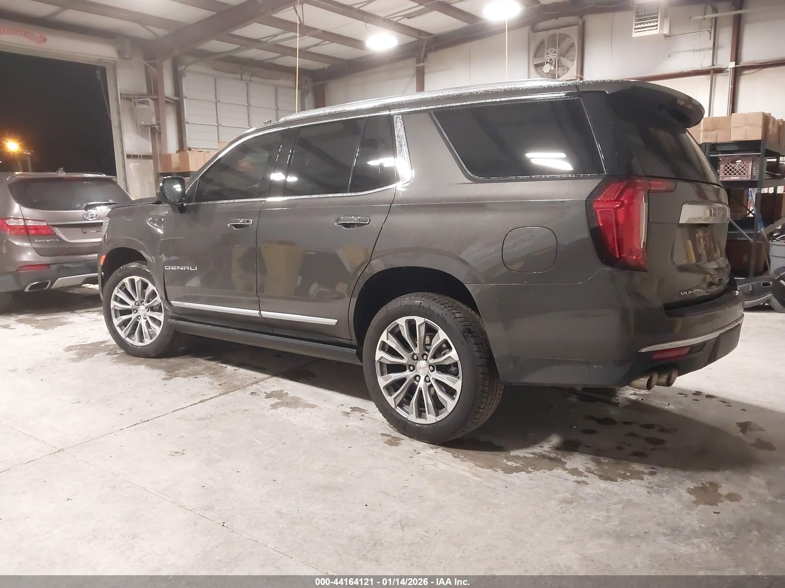GMC YUKON image 3