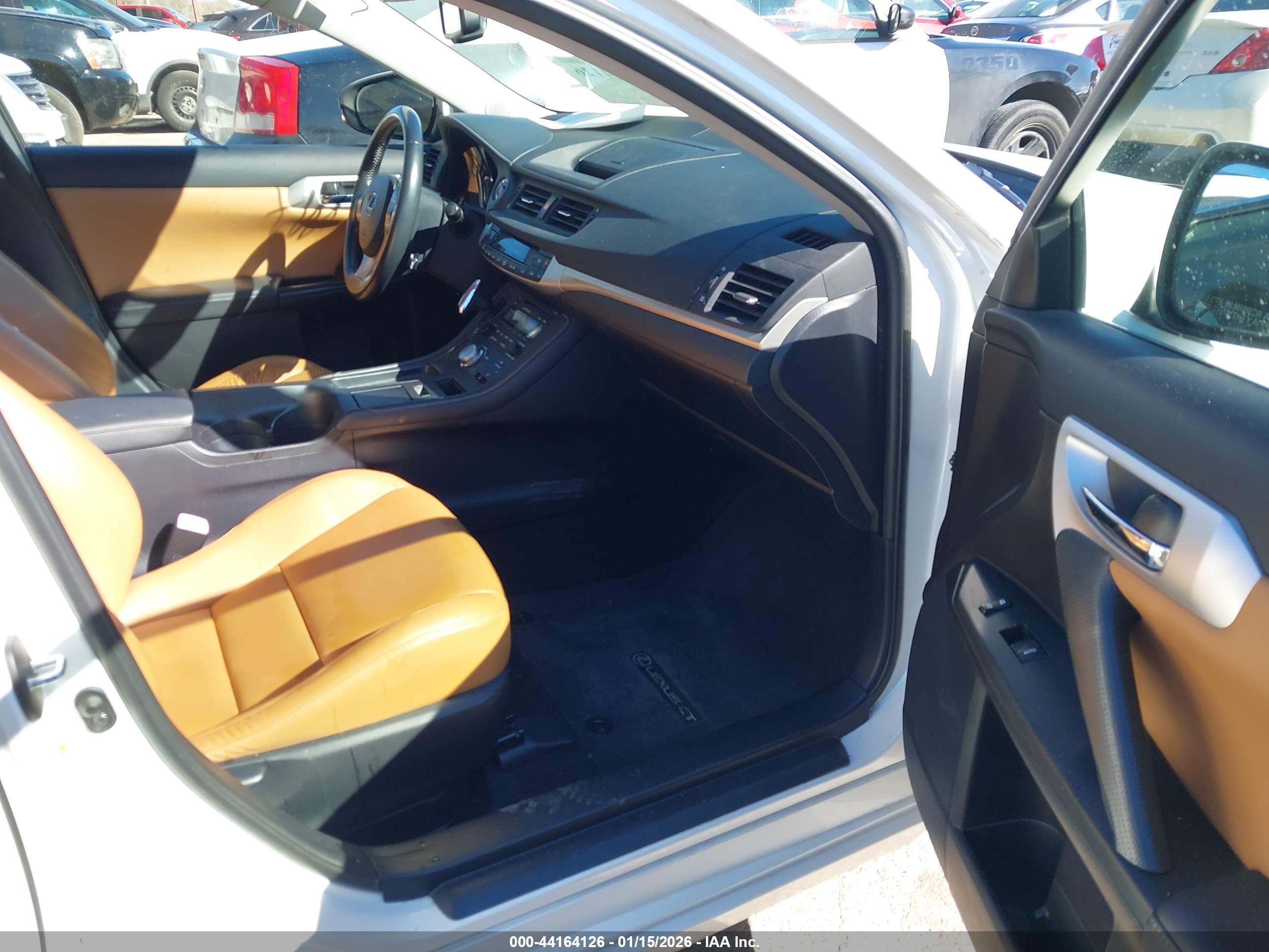 LEXUS CT image 5