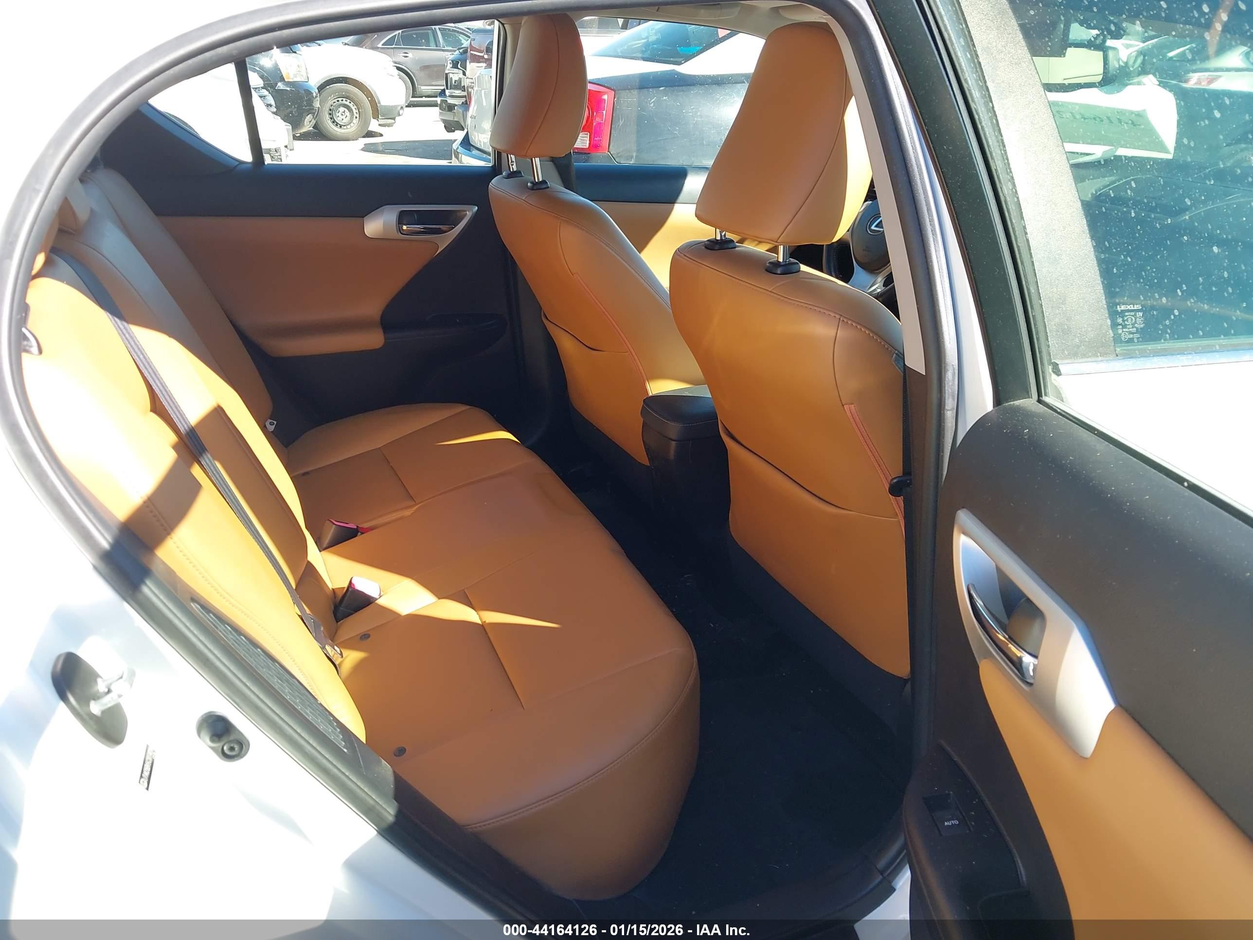 LEXUS CT image 8