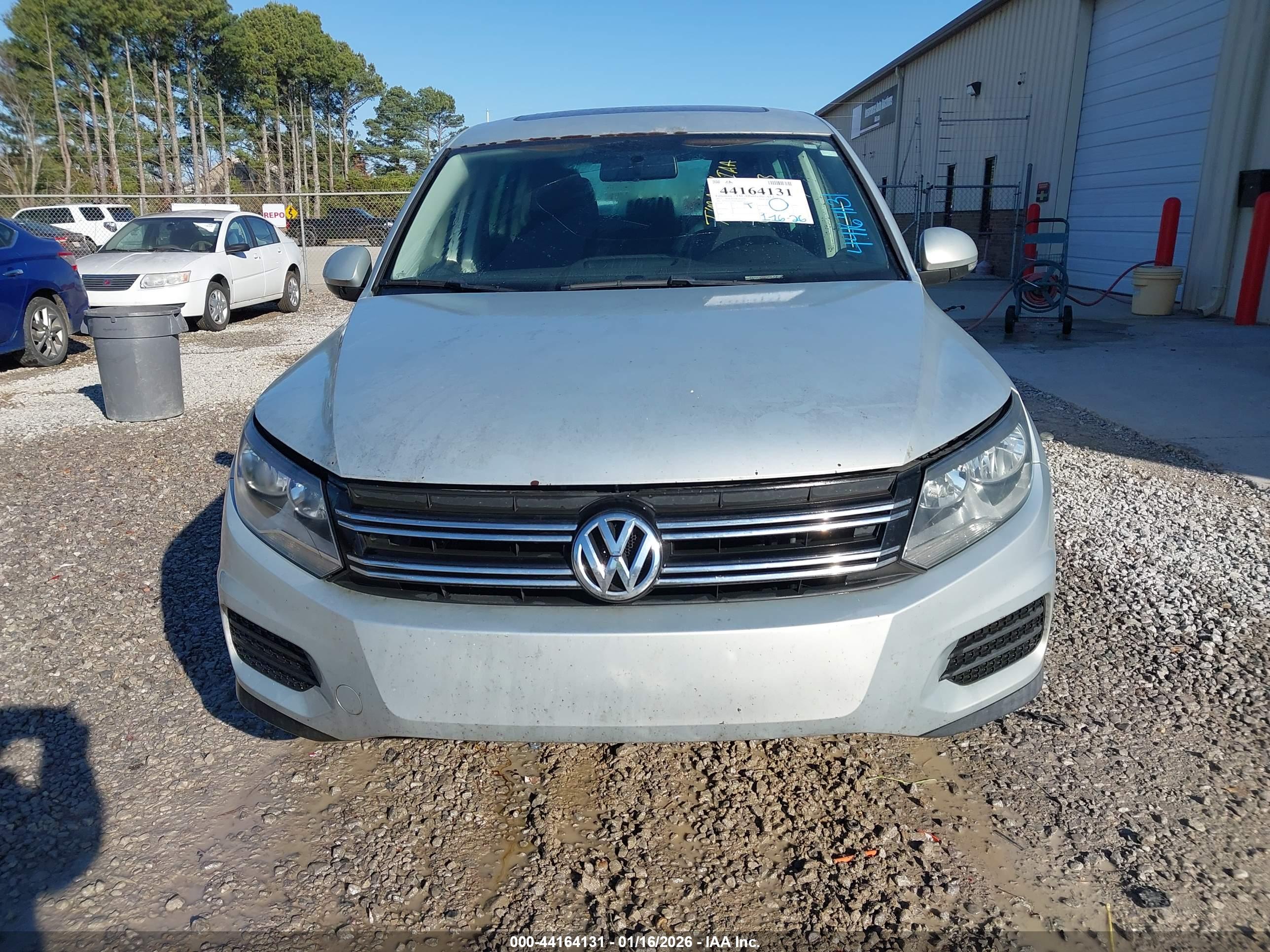 VOLKSWAGEN TIGUAN image 6