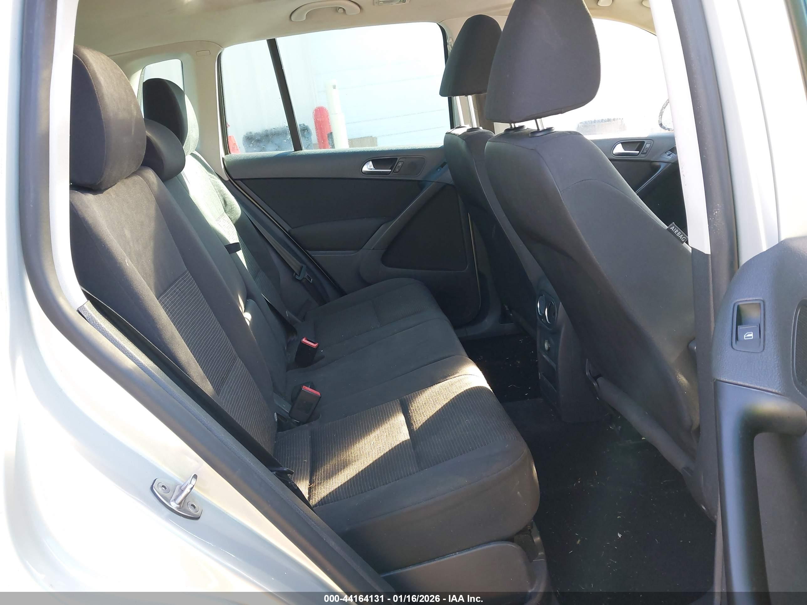 VOLKSWAGEN TIGUAN image 8