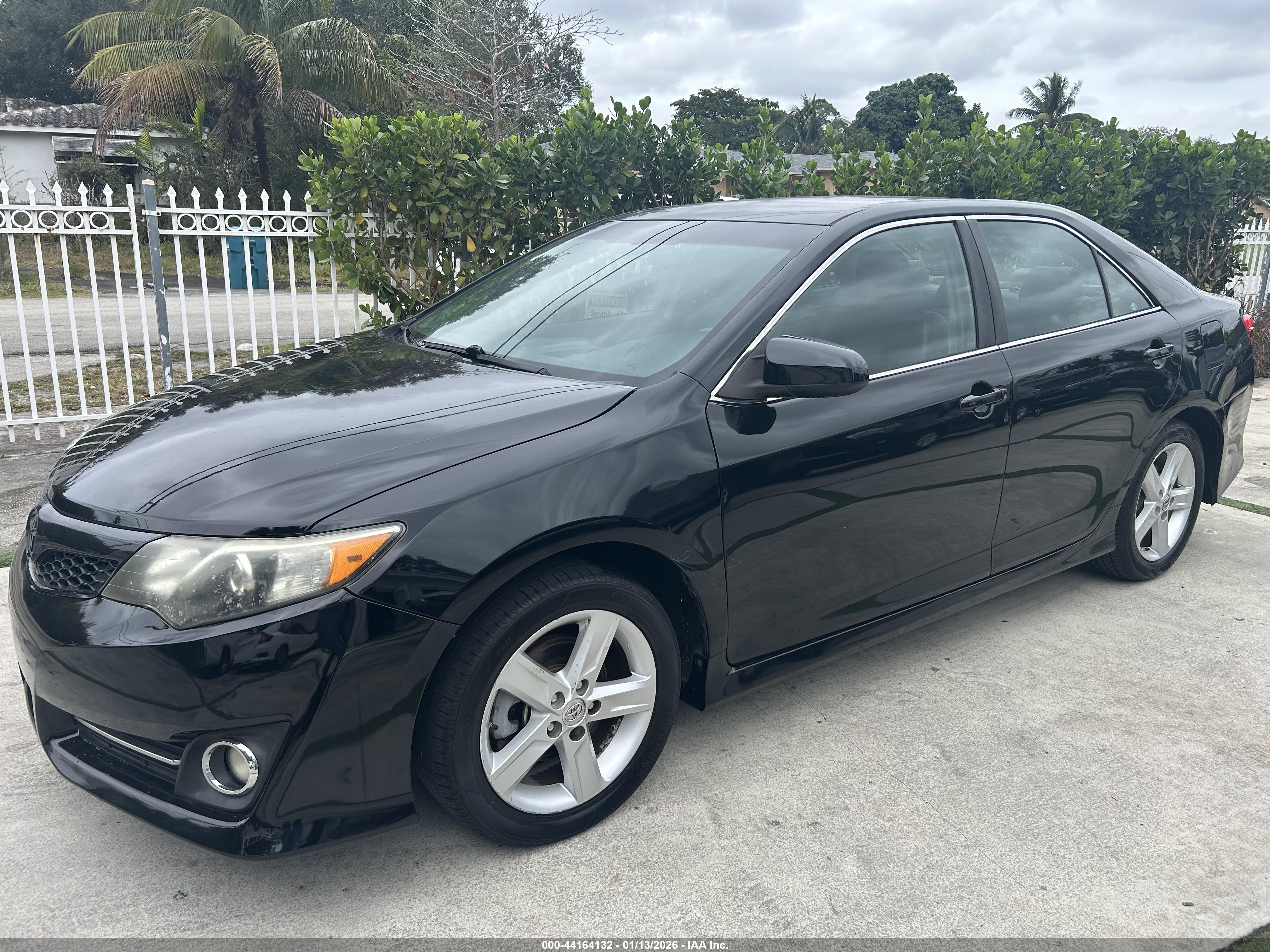 TOYOTA CAMRY image 2