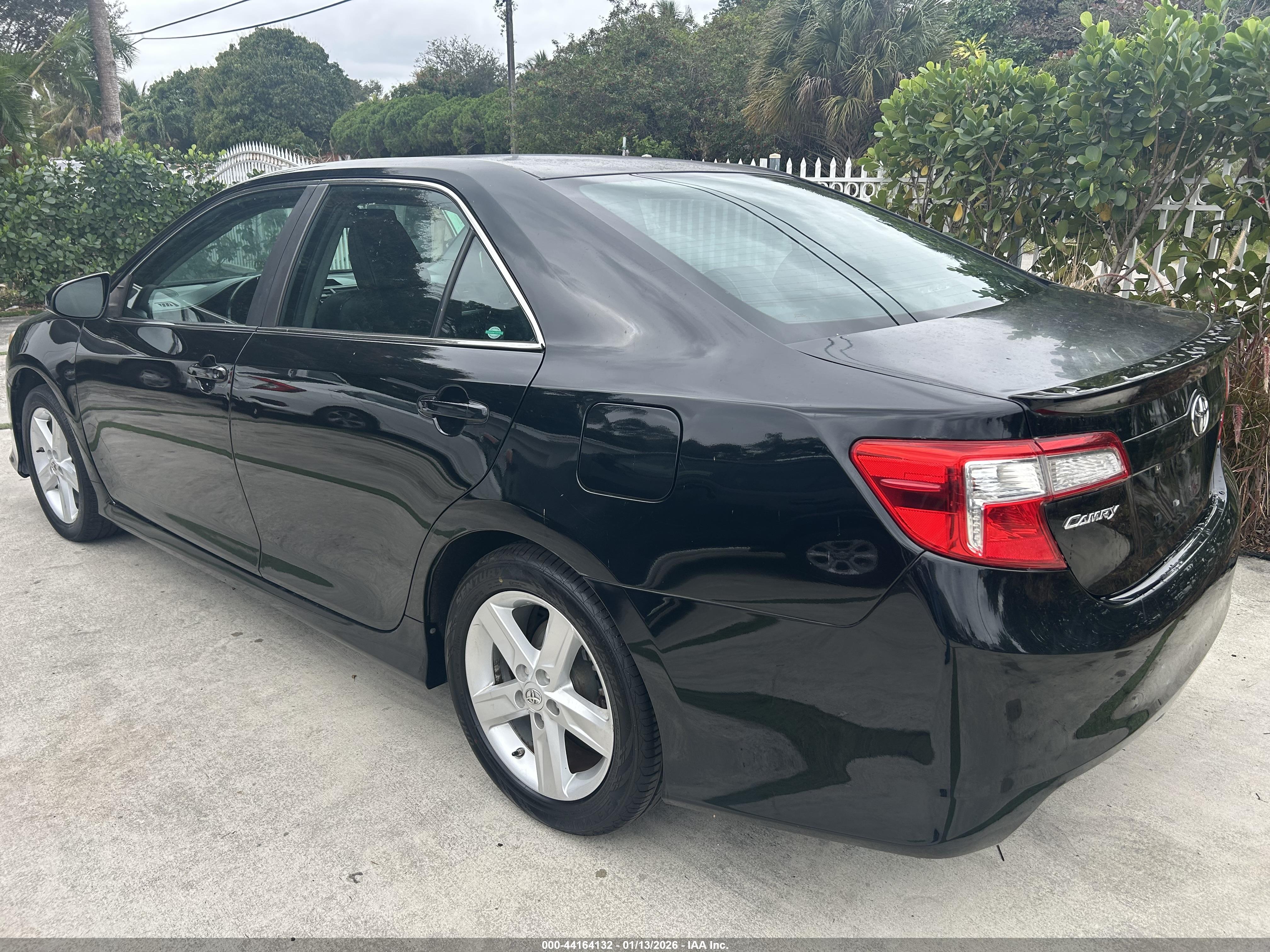TOYOTA CAMRY image 3