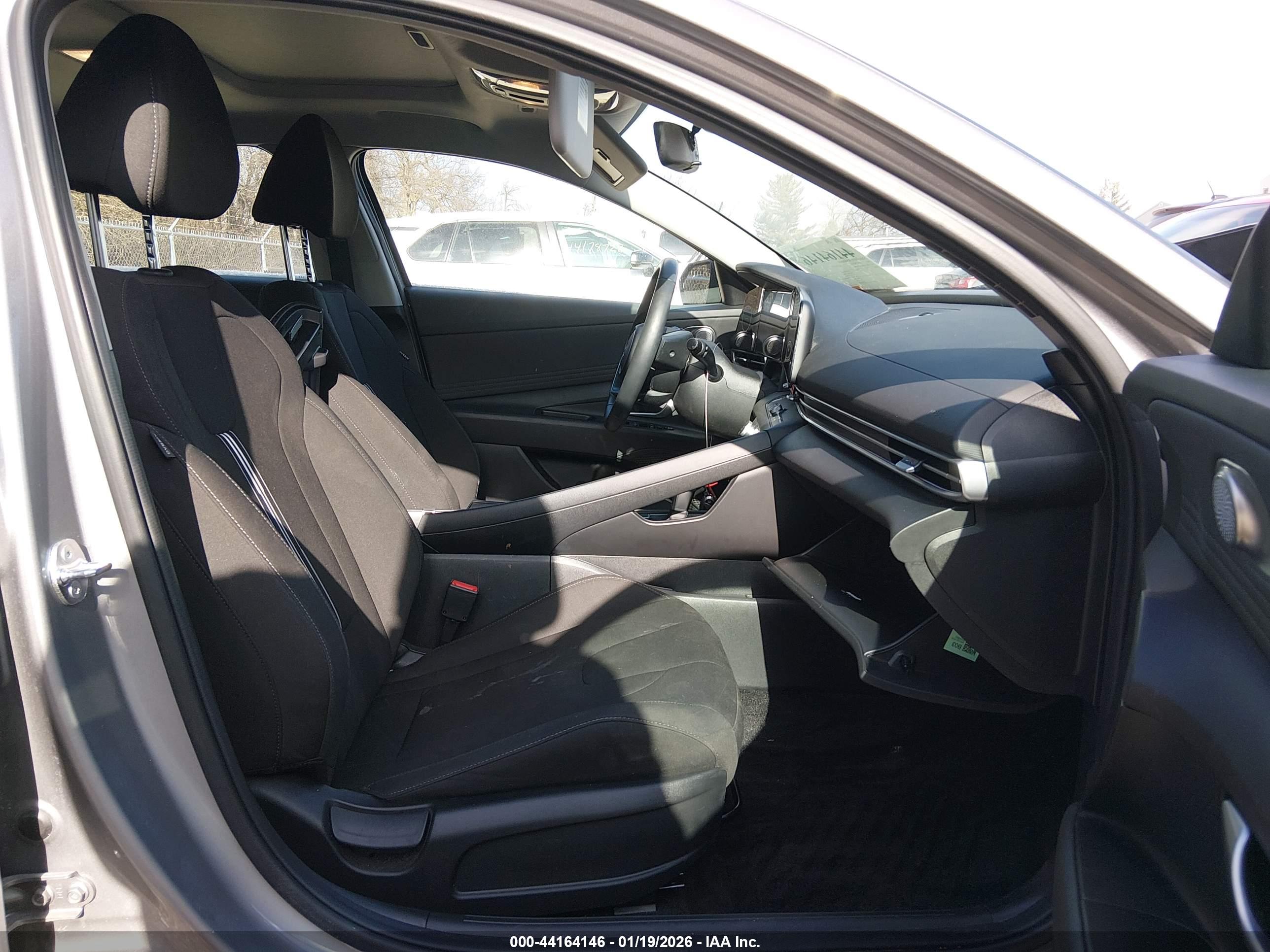 HYUNDAI ELANTRA image 5