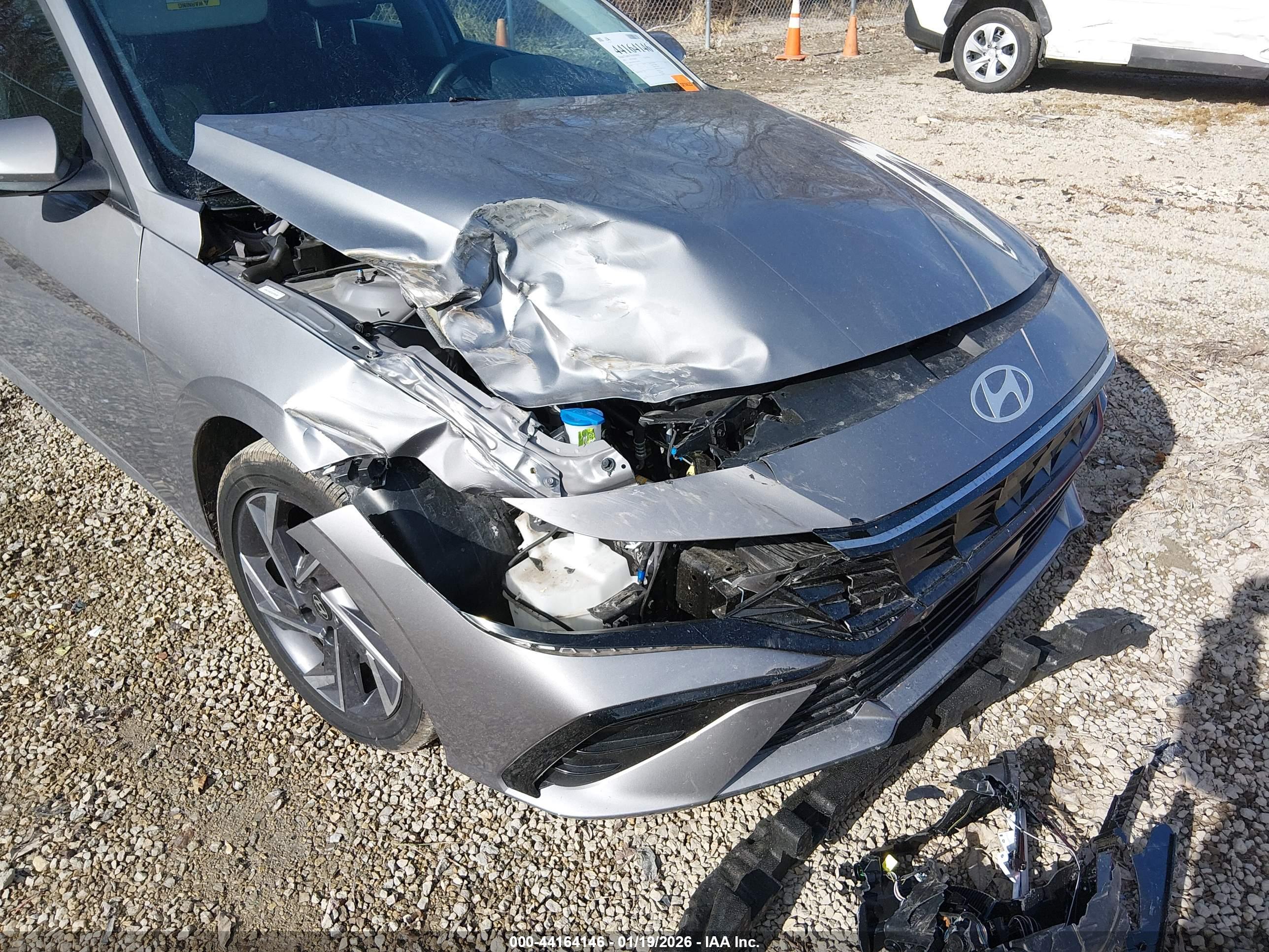 HYUNDAI ELANTRA image 6