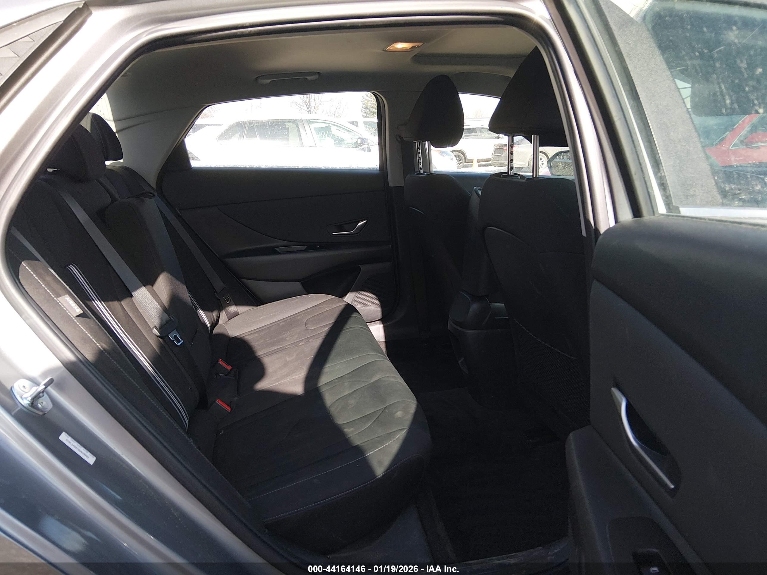 HYUNDAI ELANTRA image 8
