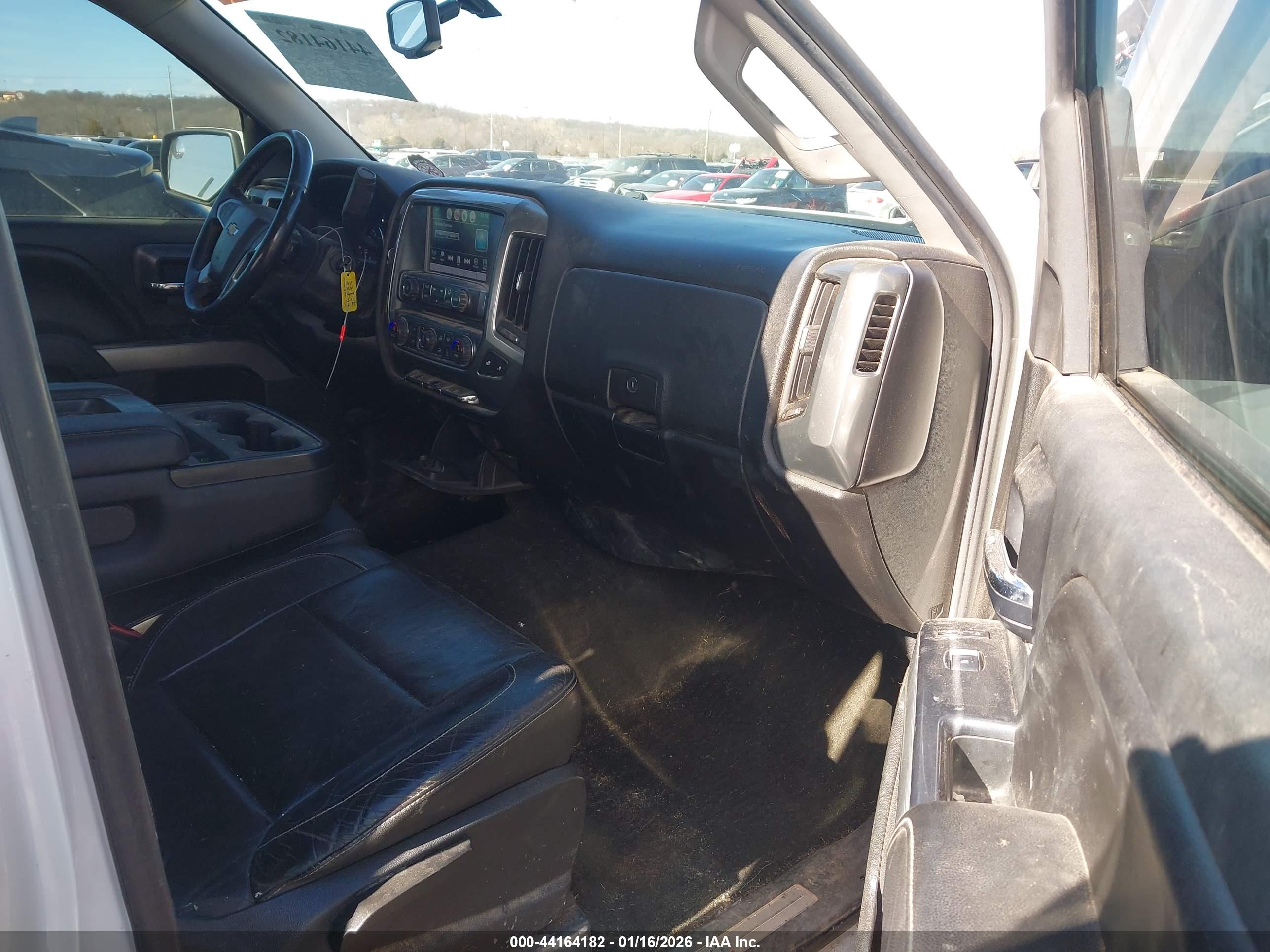 CHEVROLET SILVERADO image 5