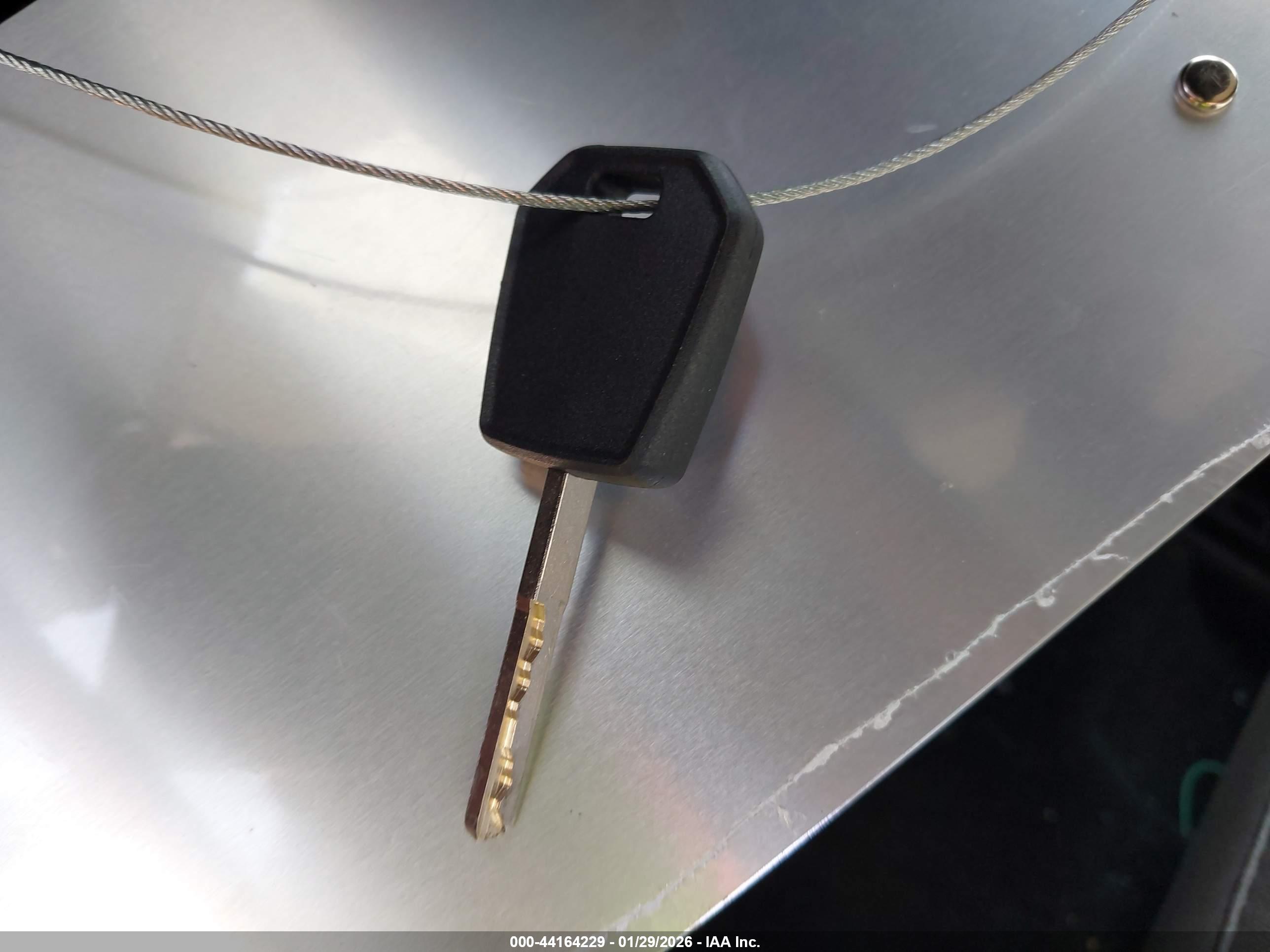 FORD FUSION image 11