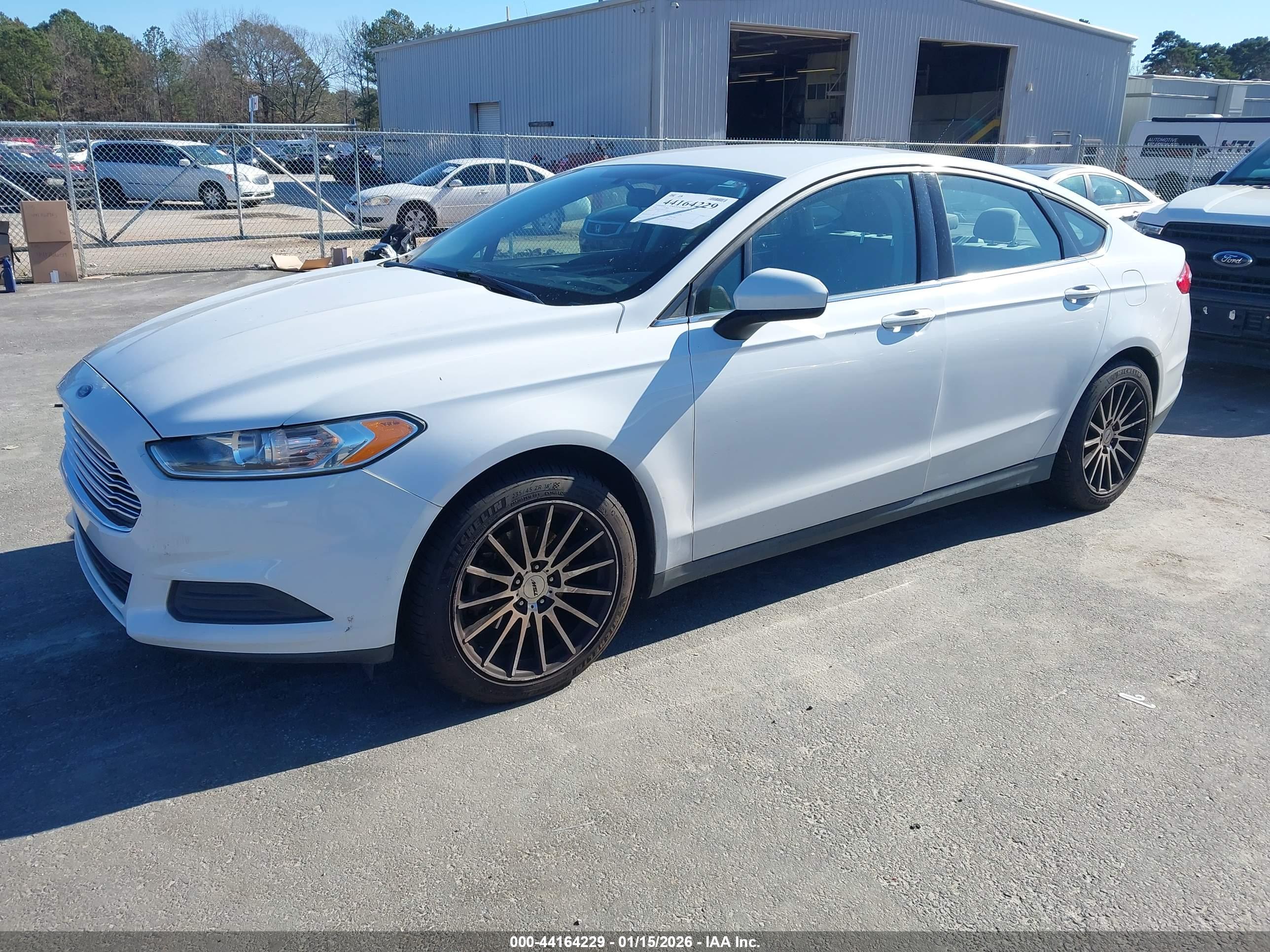 FORD FUSION image 2