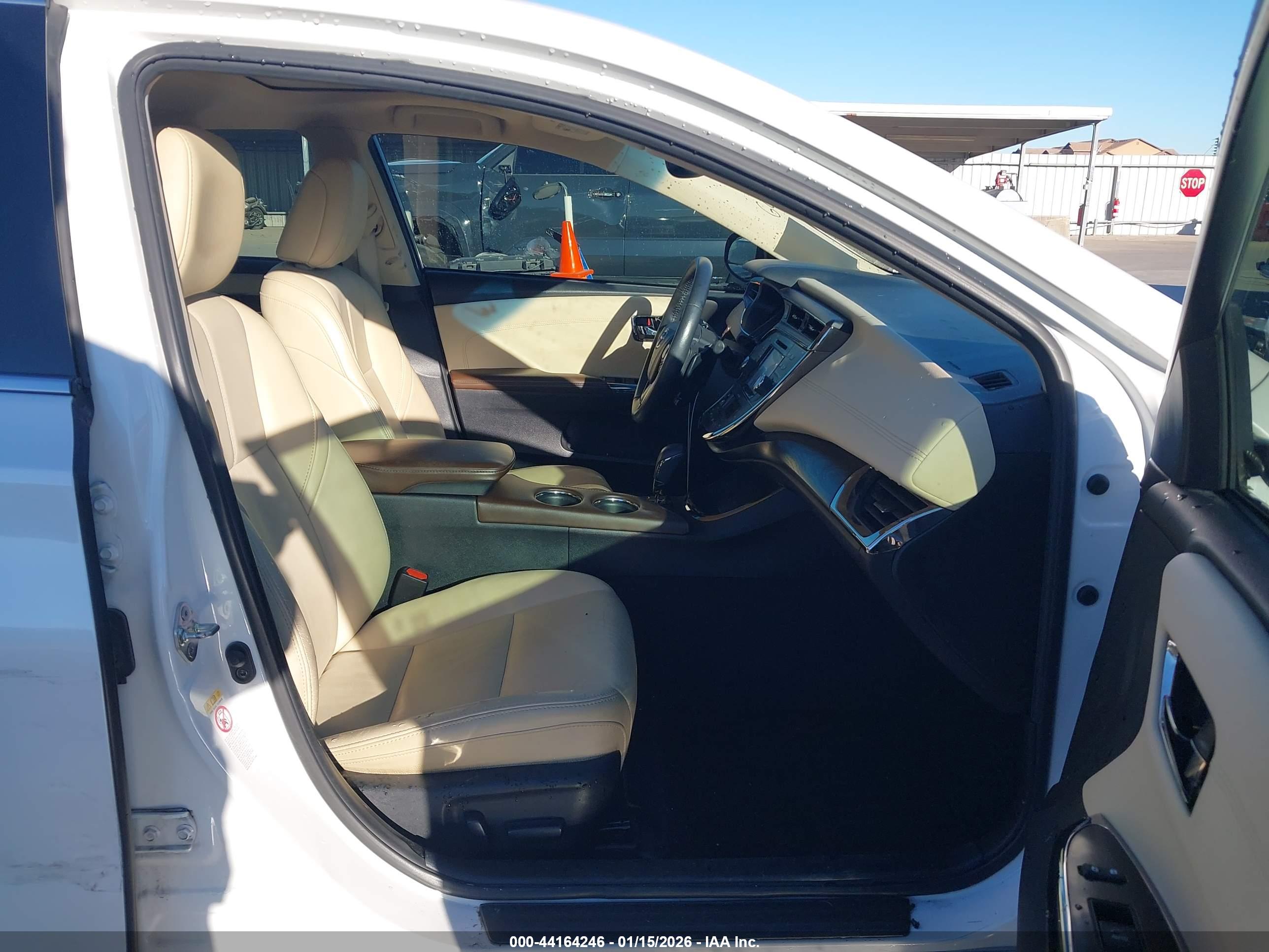TOYOTA AVALON image 5