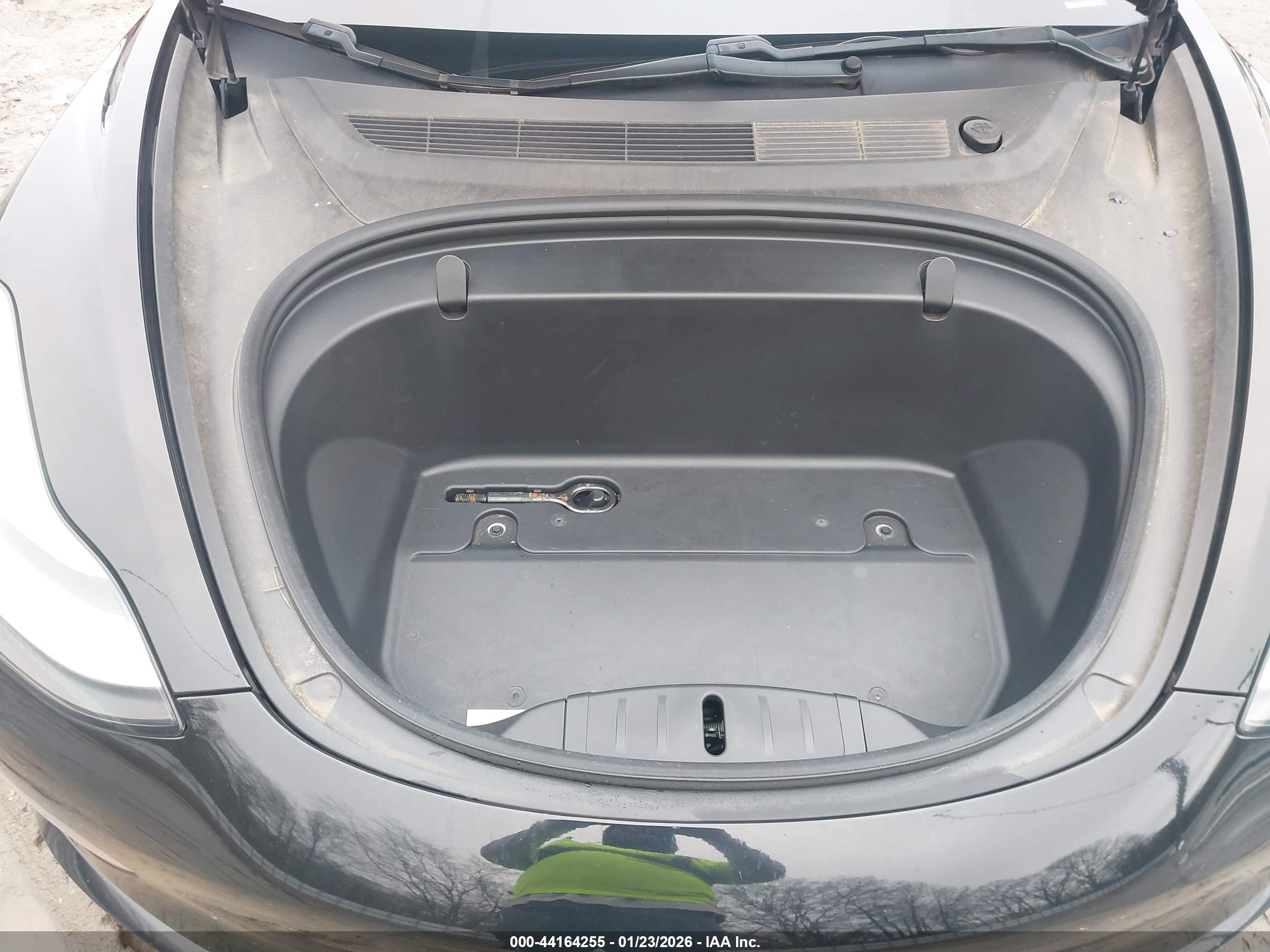 TESLA MODEL image 10