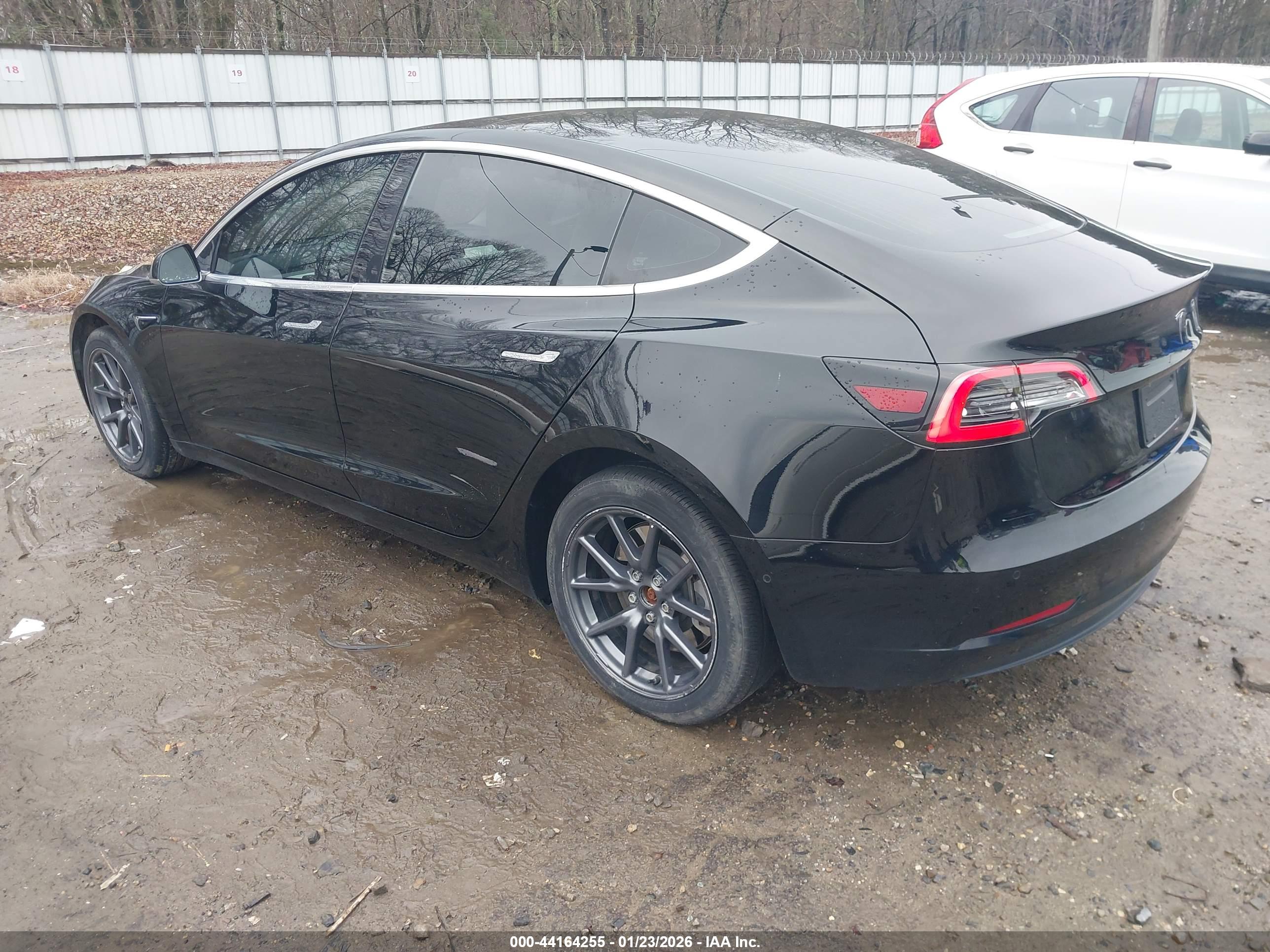 TESLA MODEL image 3