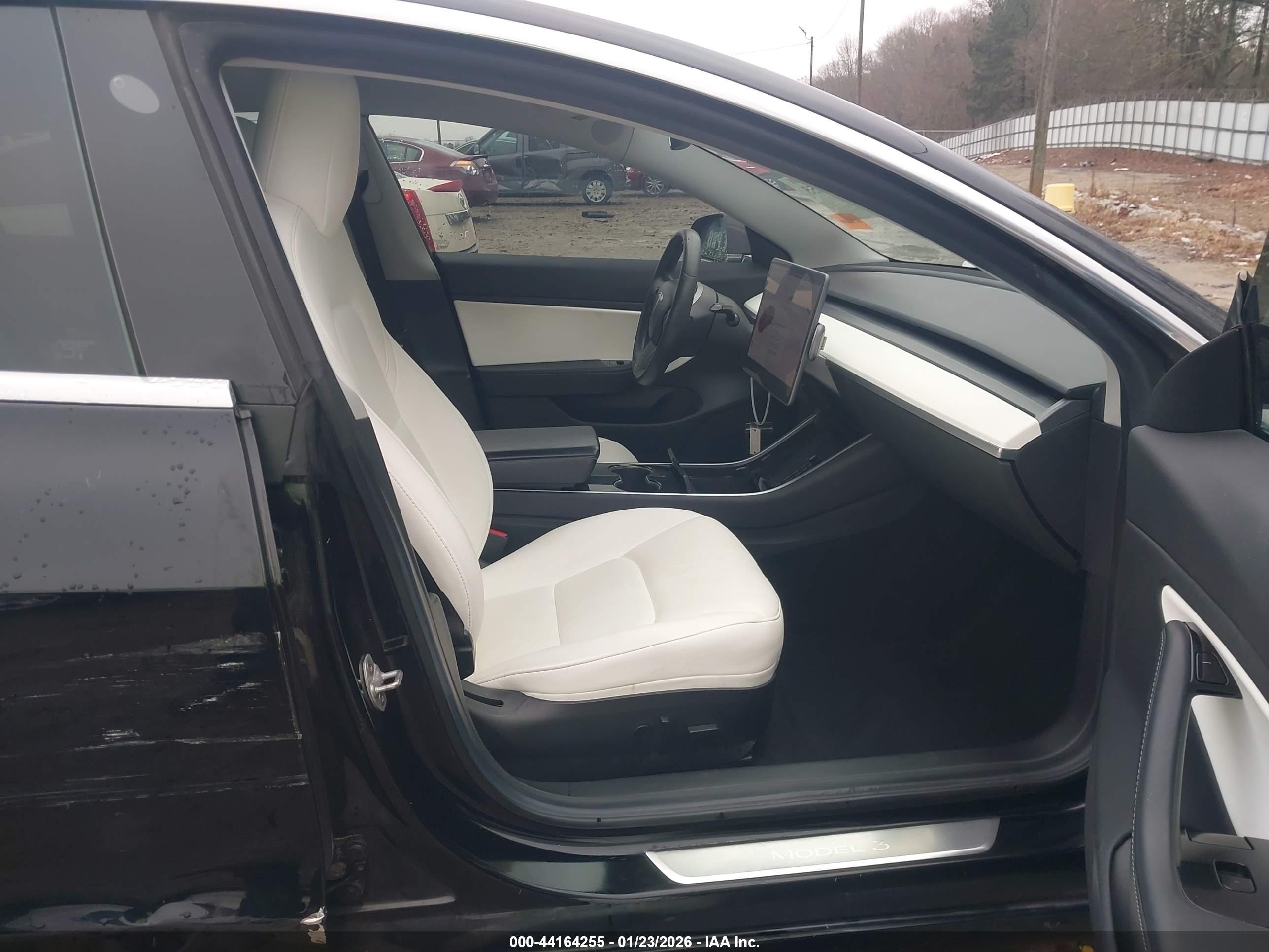 TESLA MODEL image 5
