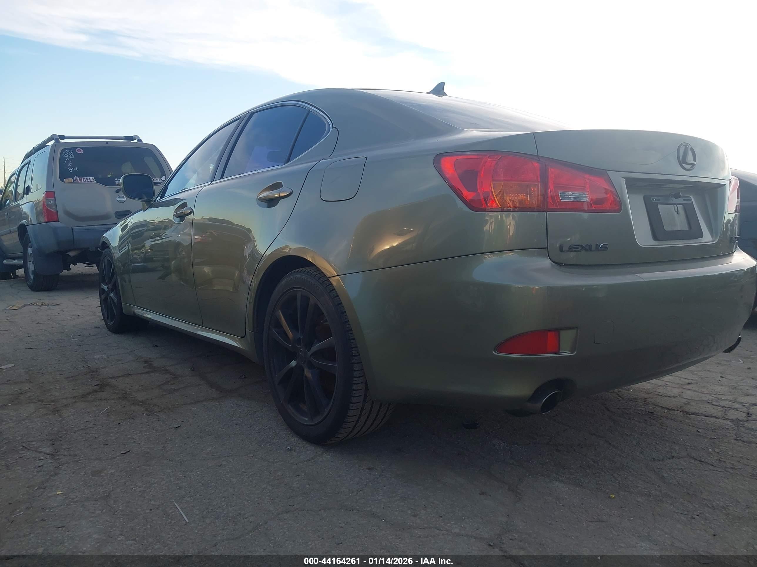 LEXUS IS image 3