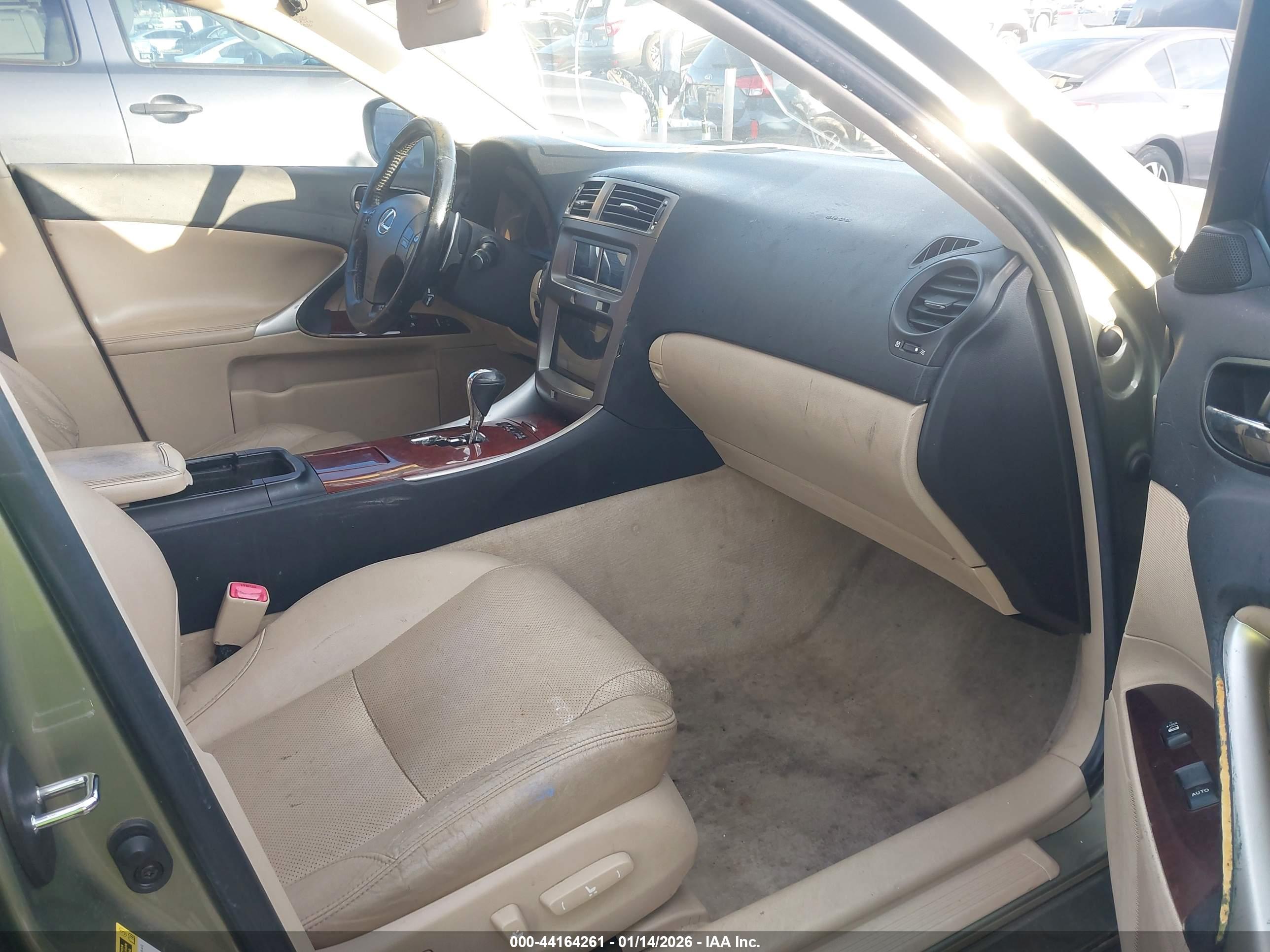 LEXUS IS image 5