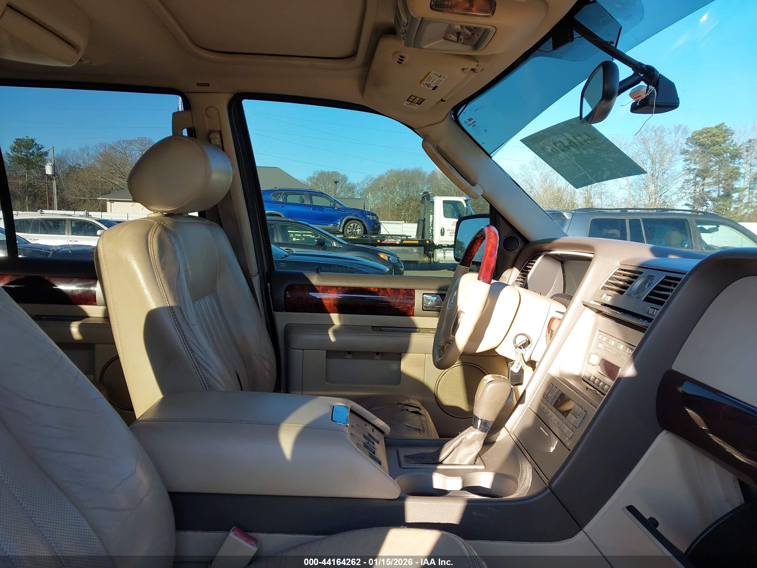 LINCOLN NAVIGATOR image 5