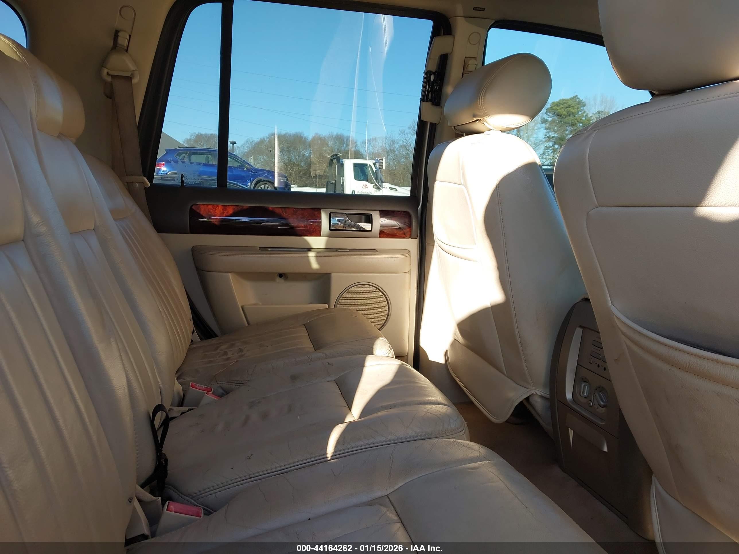 LINCOLN NAVIGATOR image 8