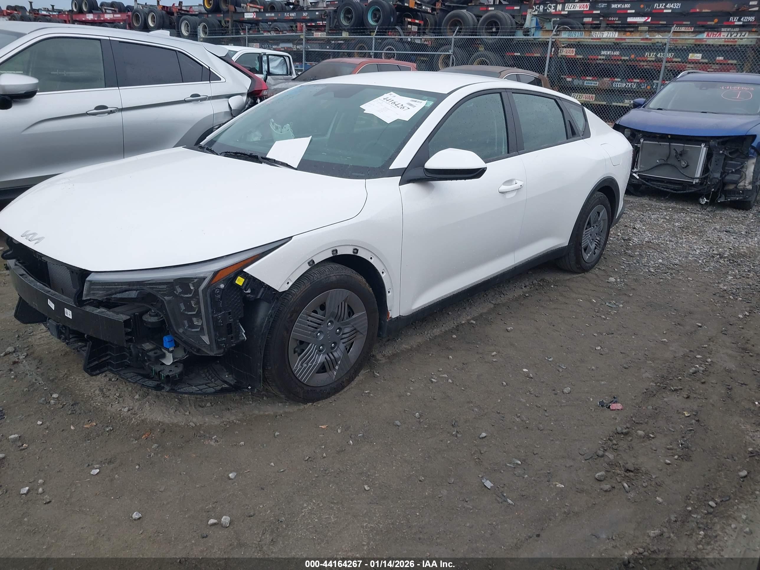 KIA K4 image 2