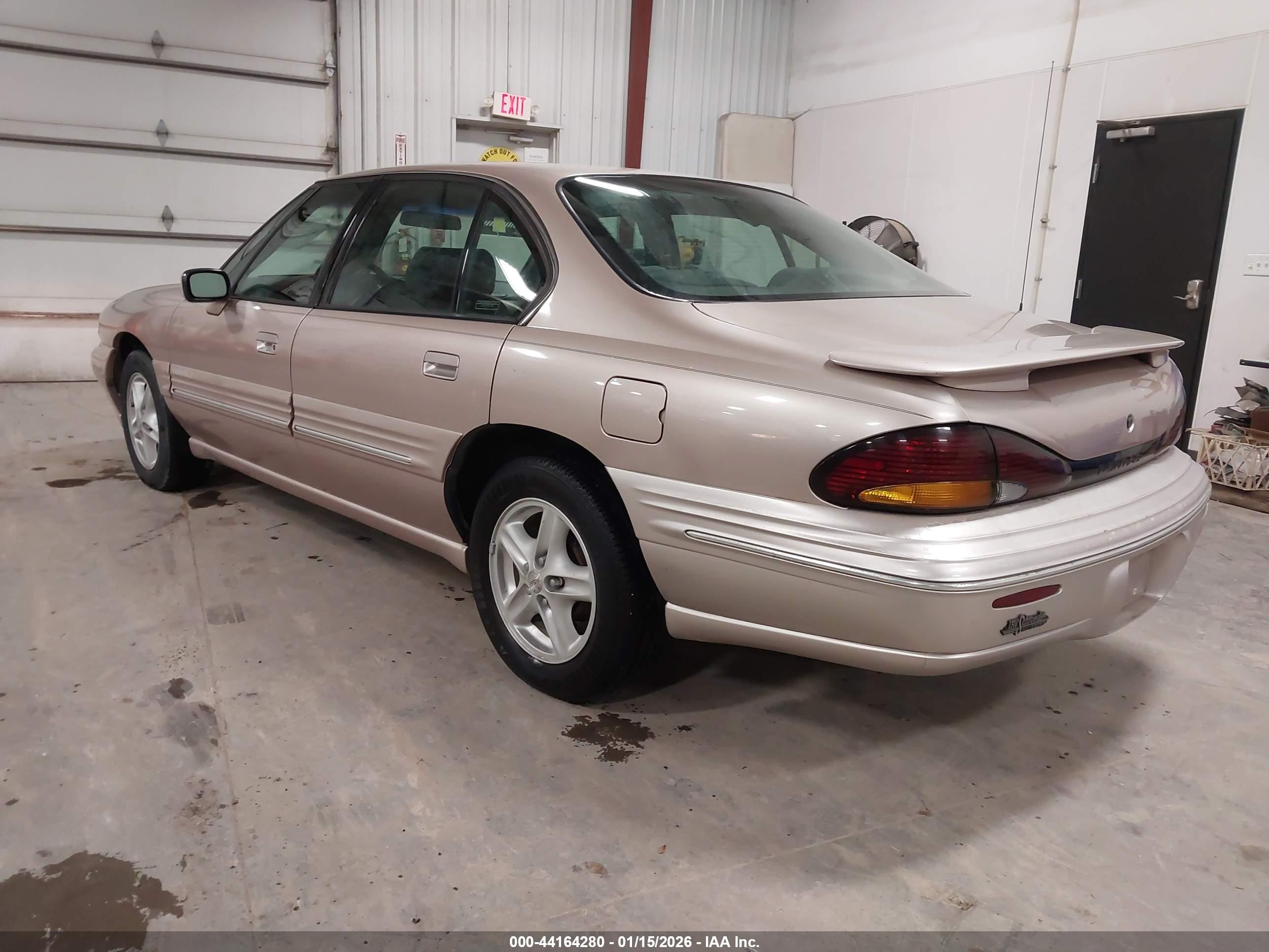 PONTIAC BONNEVILLE image 3