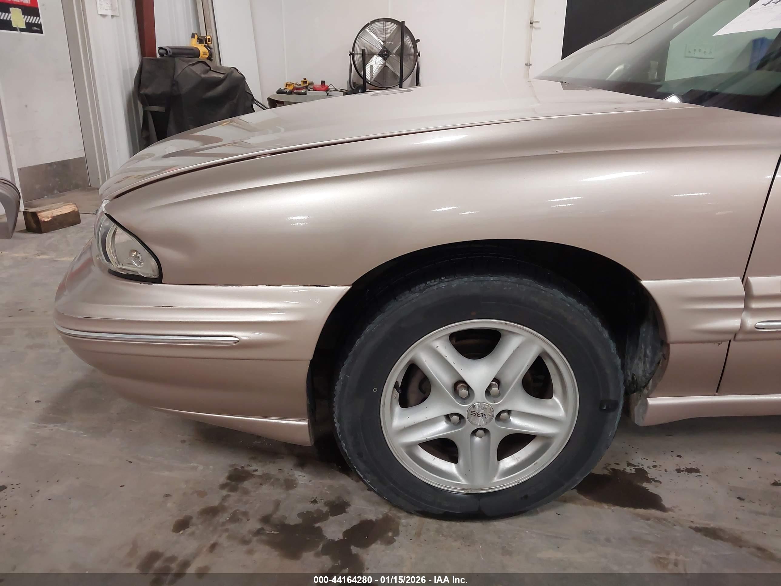 PONTIAC BONNEVILLE image 6