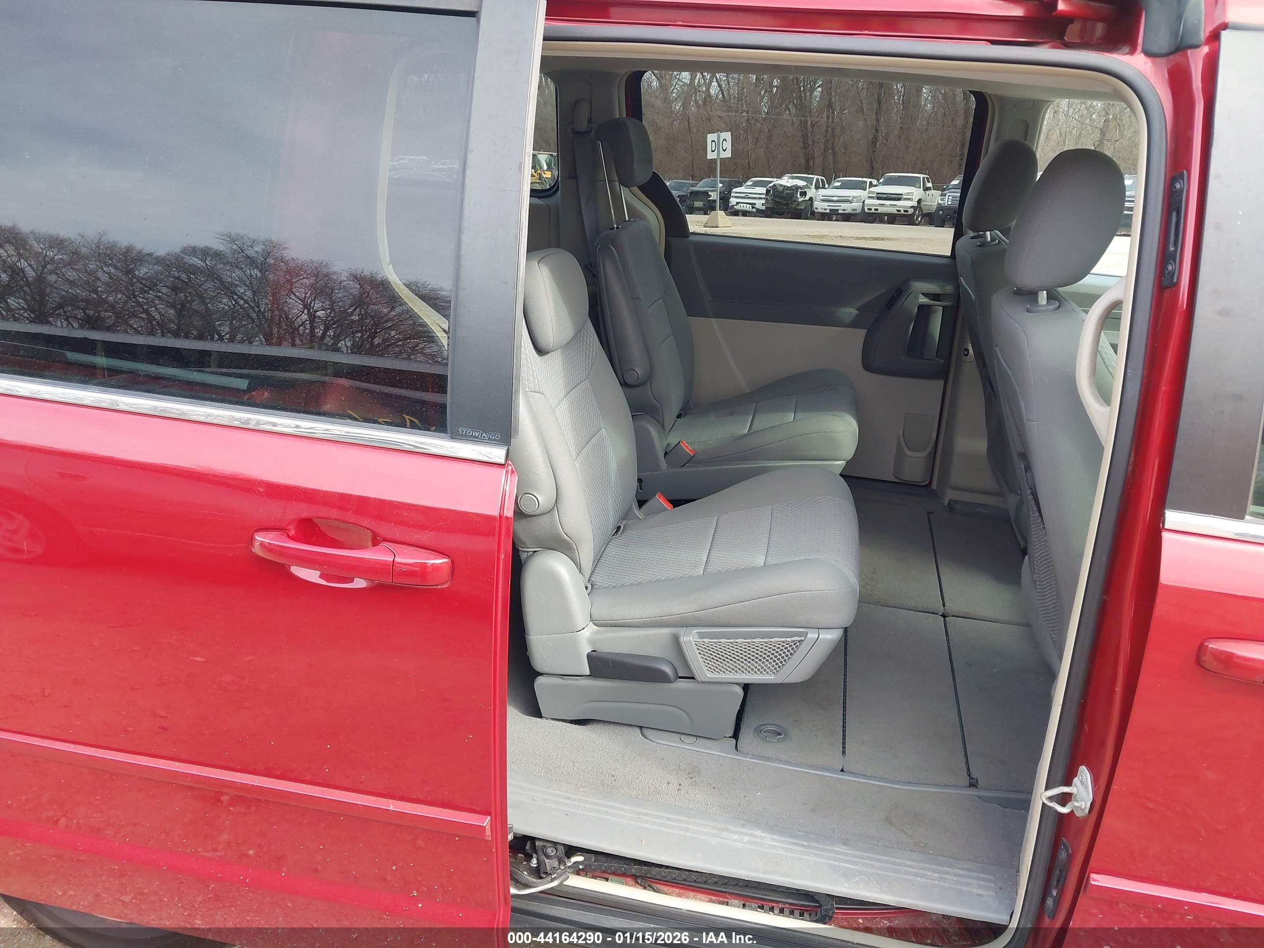 CHRYSLER TOWN image 8