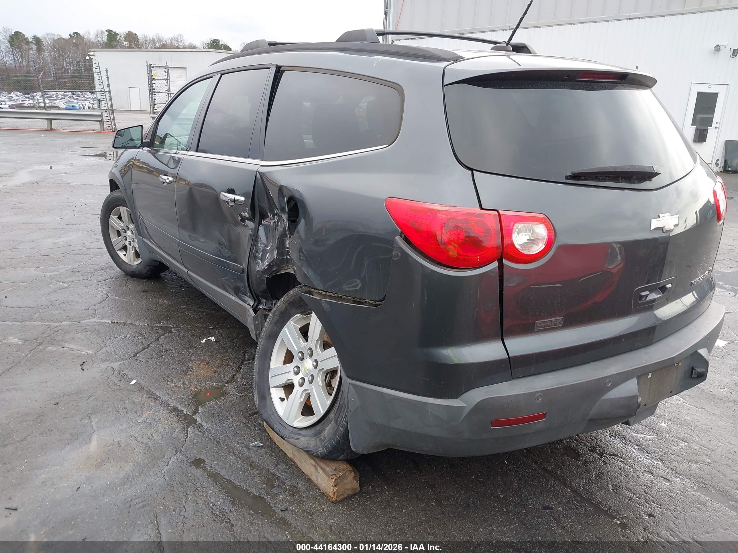 CHEVROLET TRAVERSE image 3