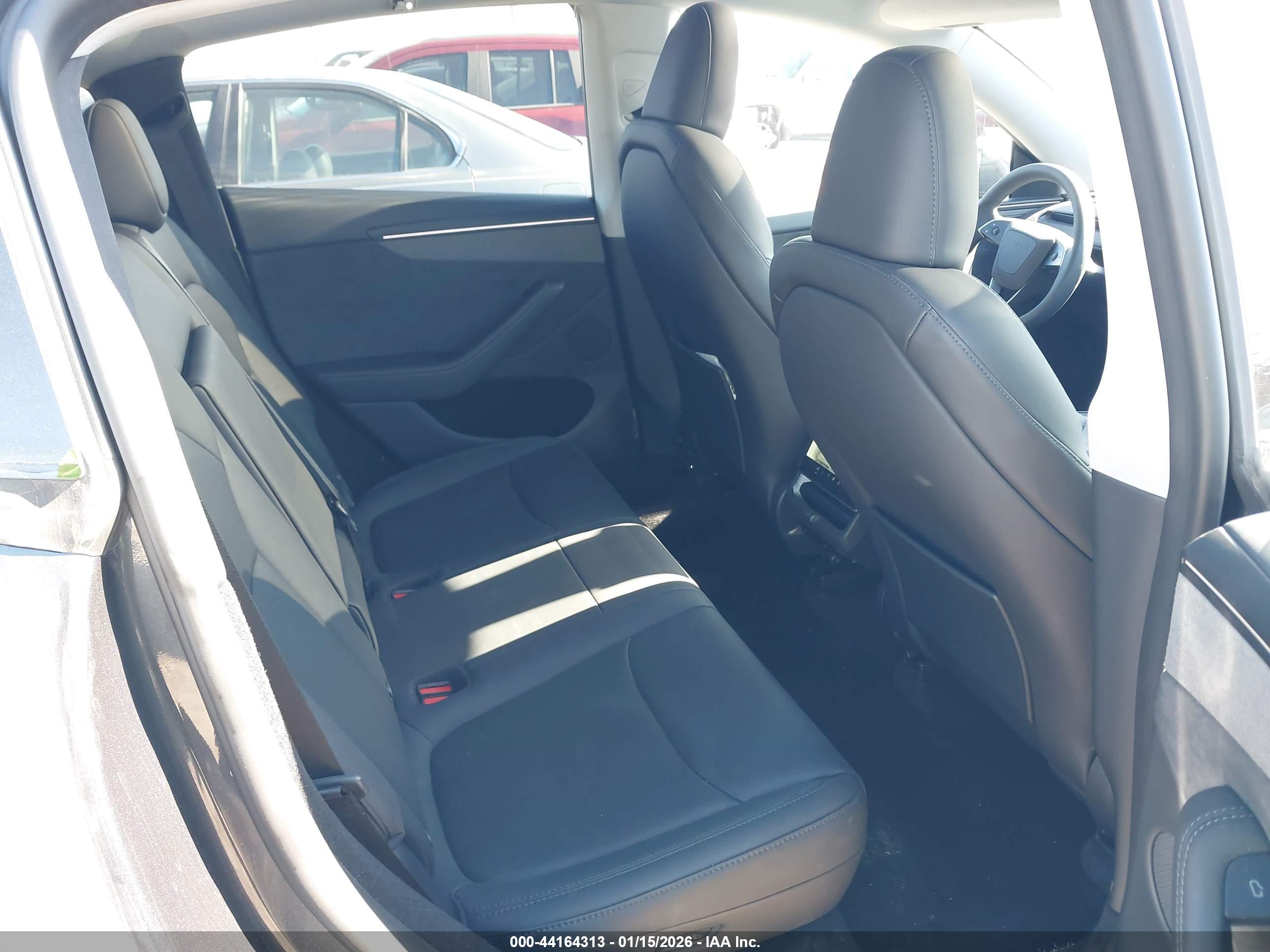 TESLA MODEL image 8
