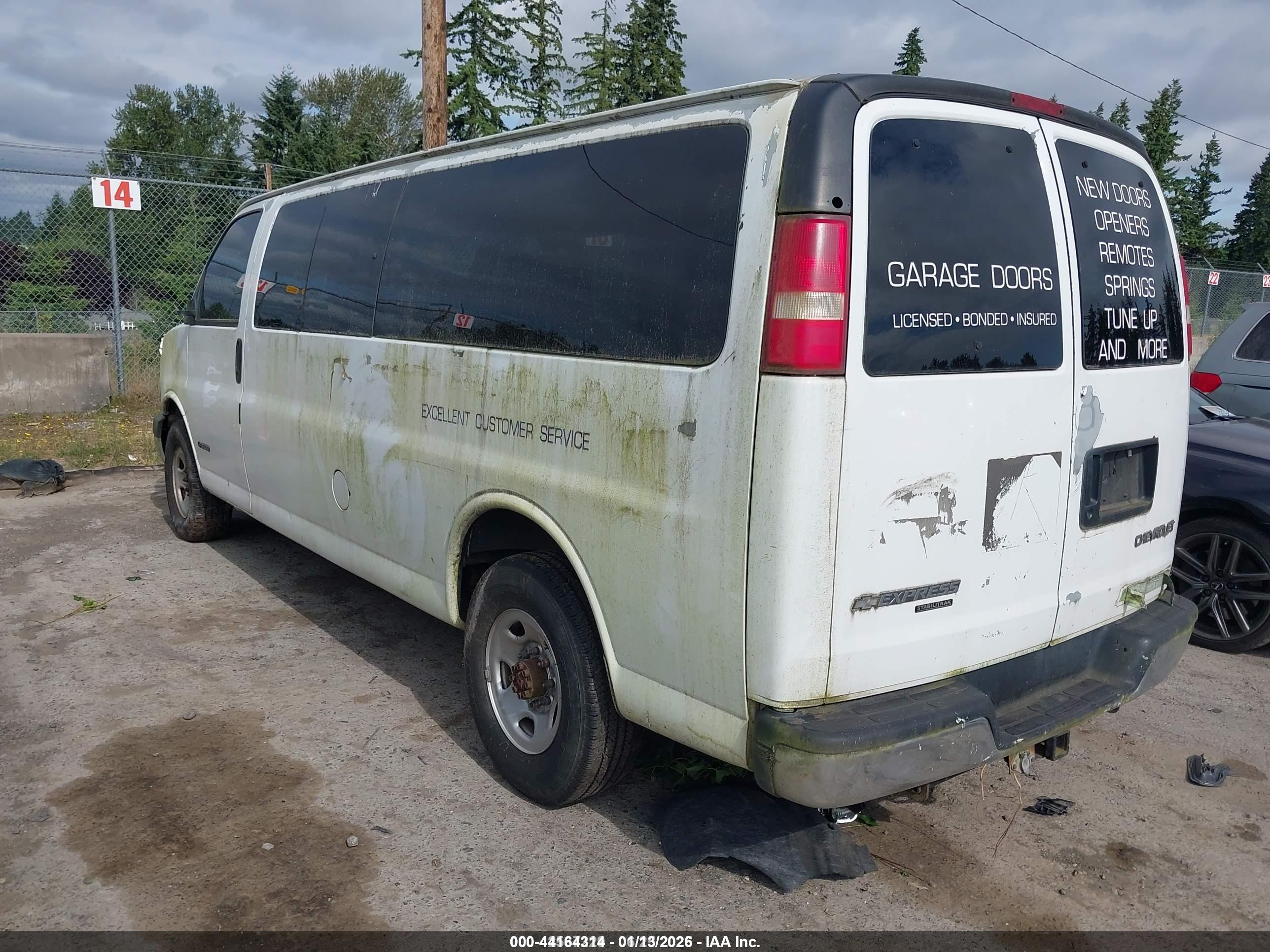 CHEVROLET EXPRESS image 3