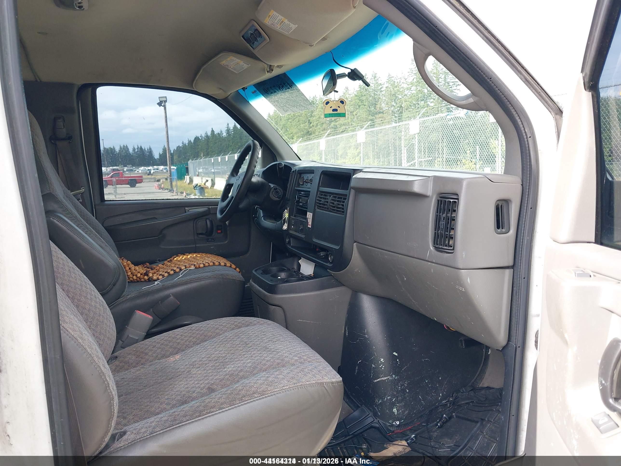 CHEVROLET EXPRESS image 5