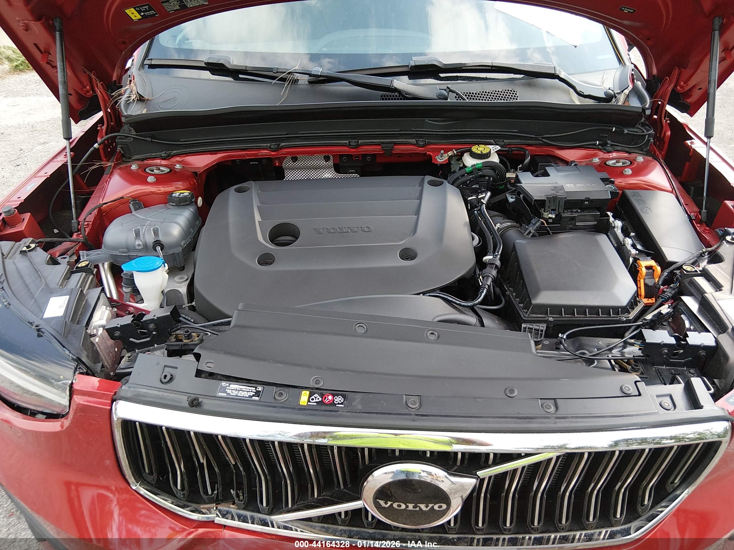 VOLVO XC40 image 10