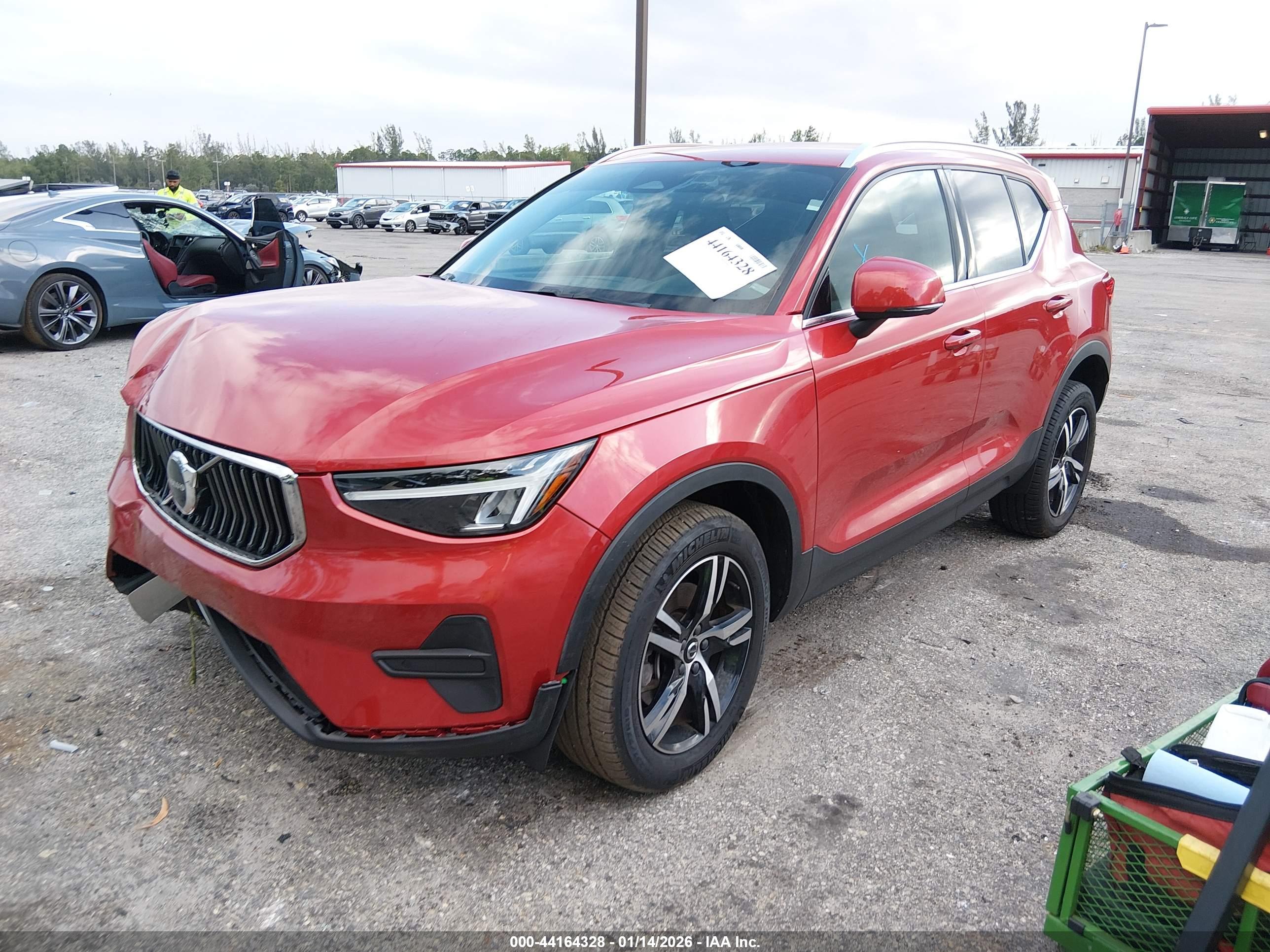 VOLVO XC40 image 2