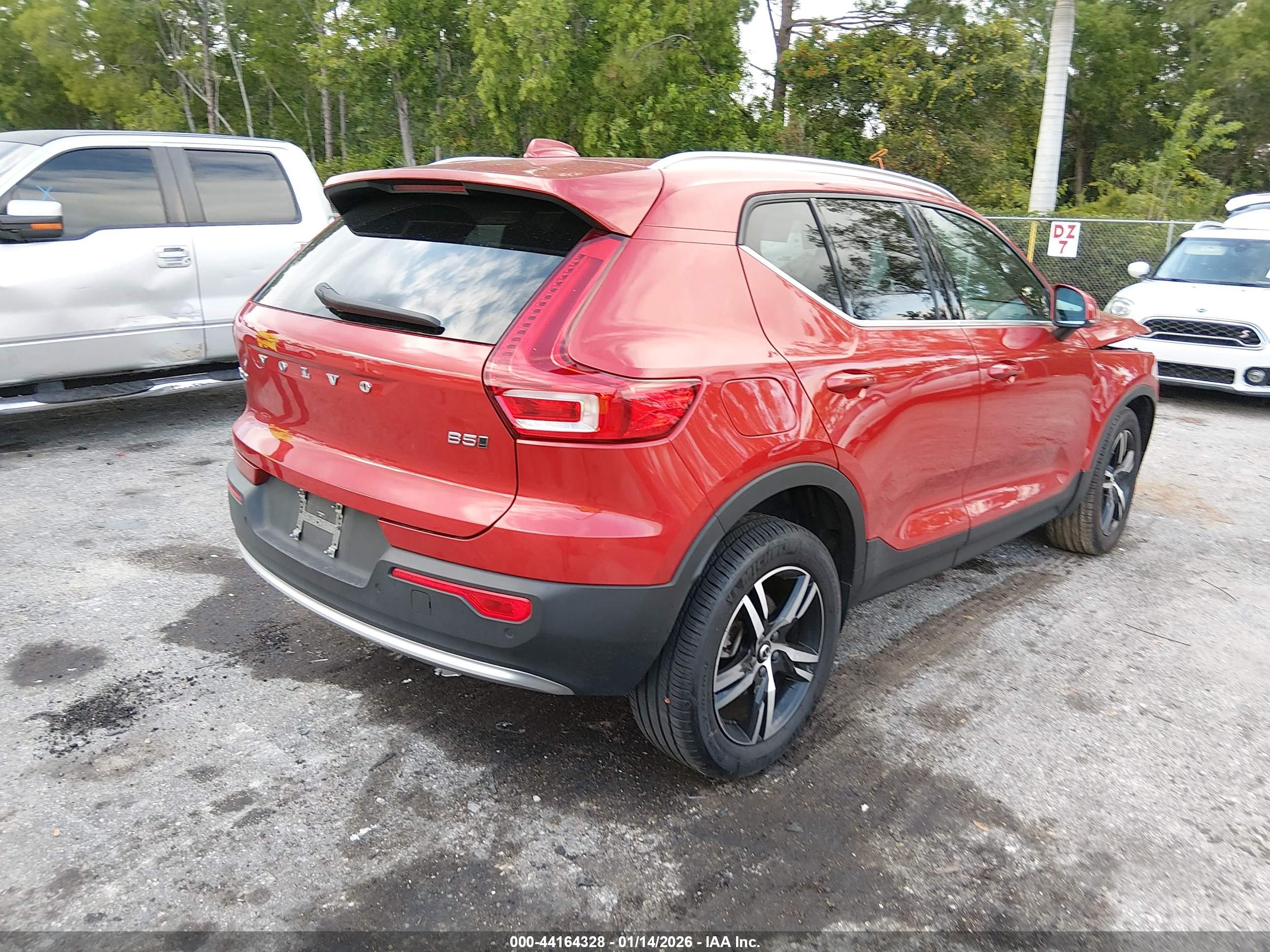 VOLVO XC40 image 4