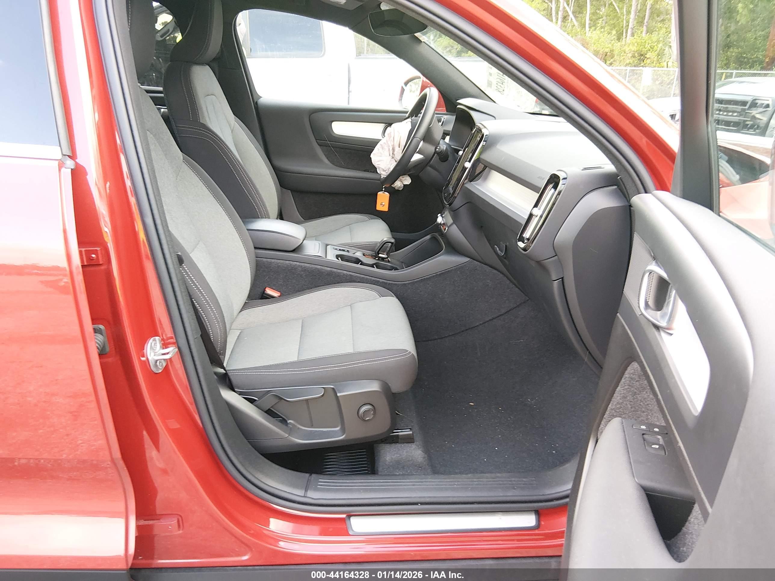 VOLVO XC40 image 5