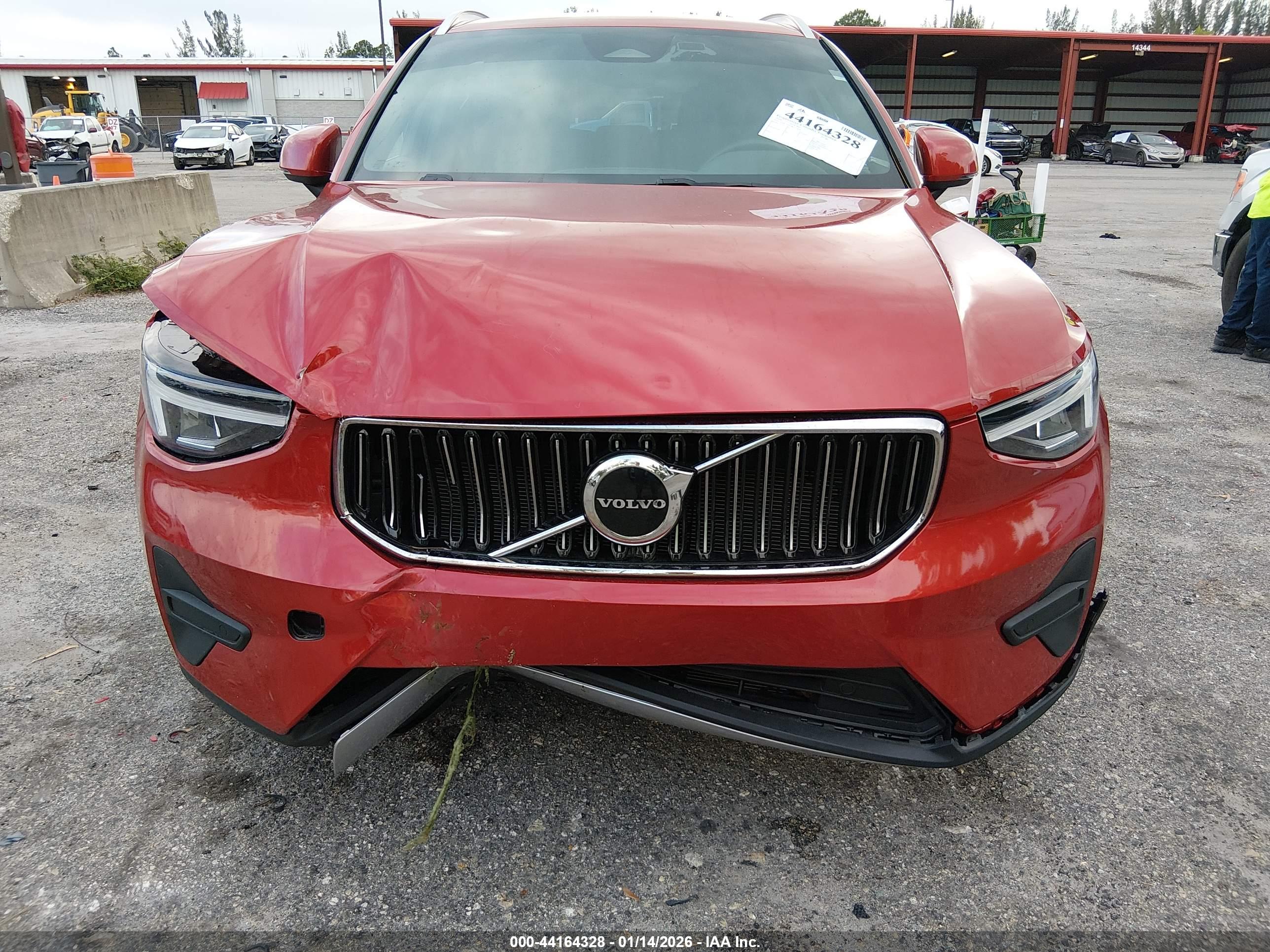 VOLVO XC40 image 6