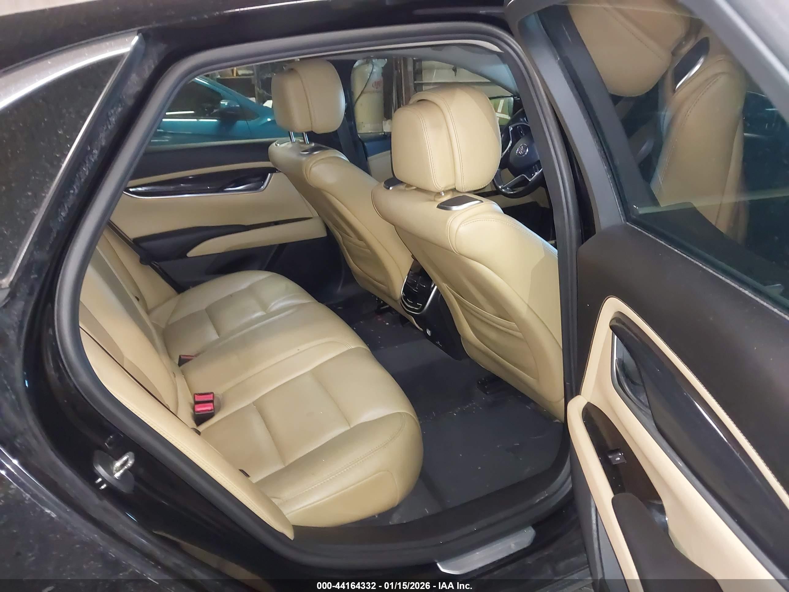 CADILLAC XTS image 8