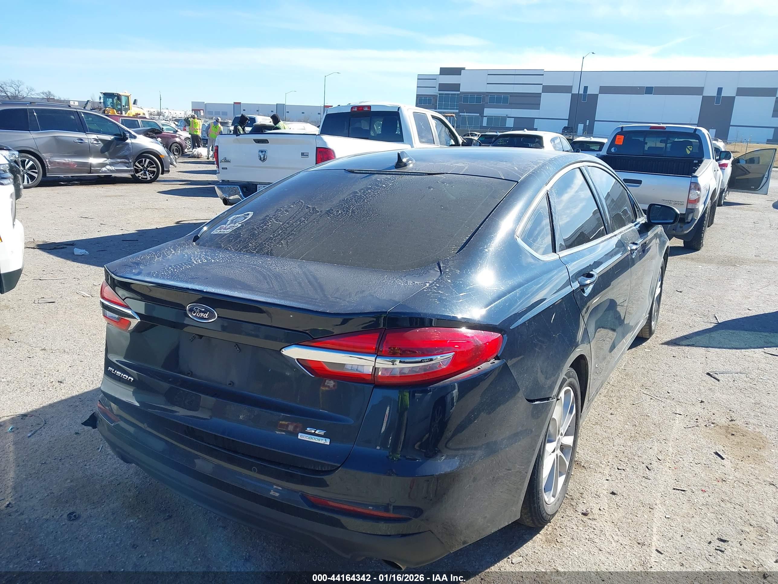 FORD FUSION image 4