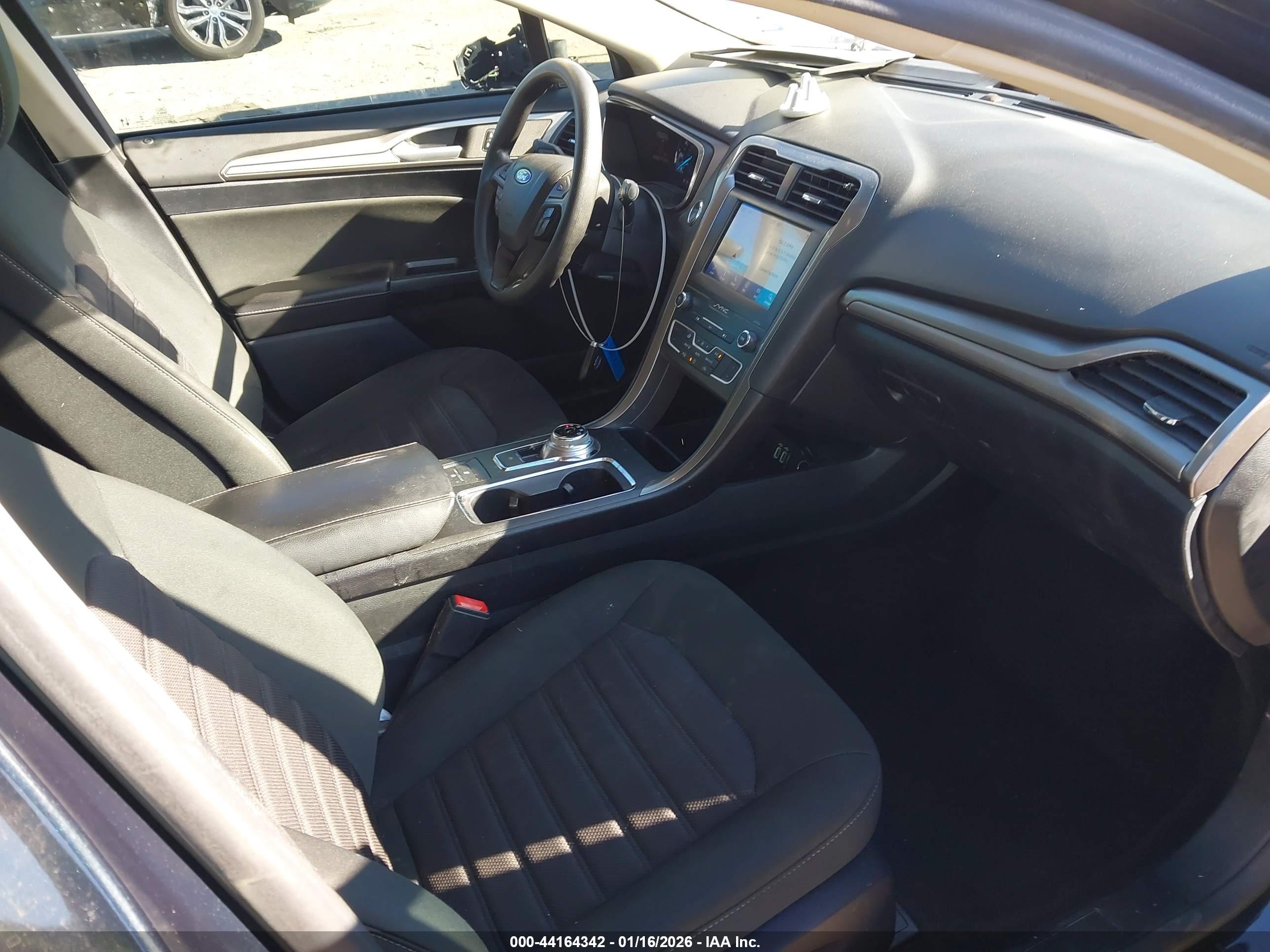 FORD FUSION image 5